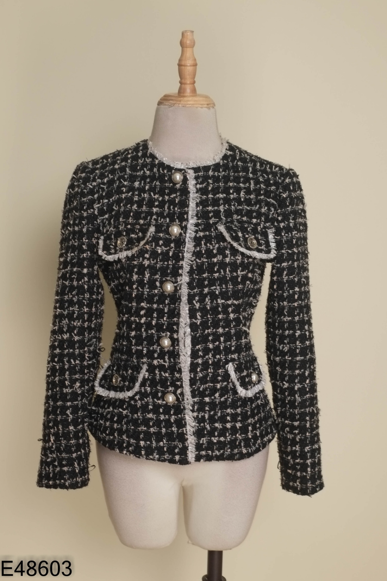 Áo dạ tweed đen LE THANH PHUONG cúc ngọc