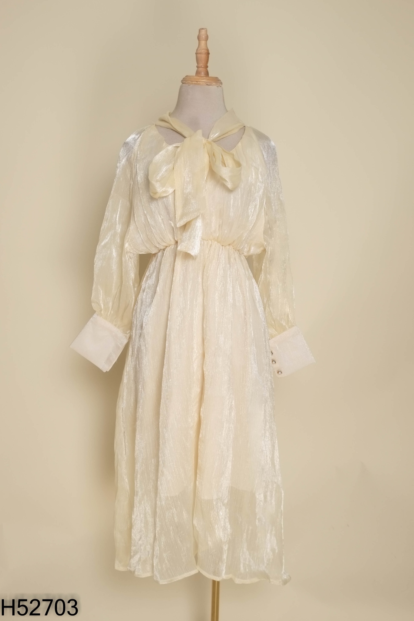 Váy organza voan be cổ đính ngọc