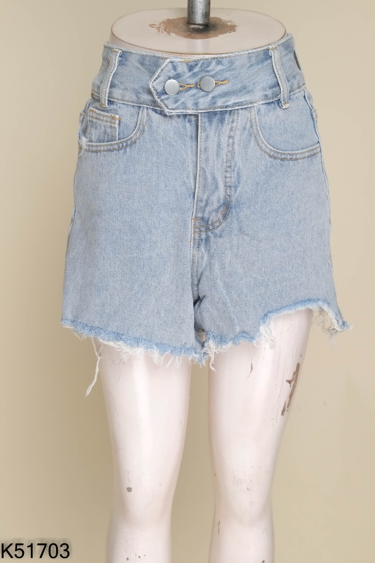 Quần jeans sooc xanh tua rua