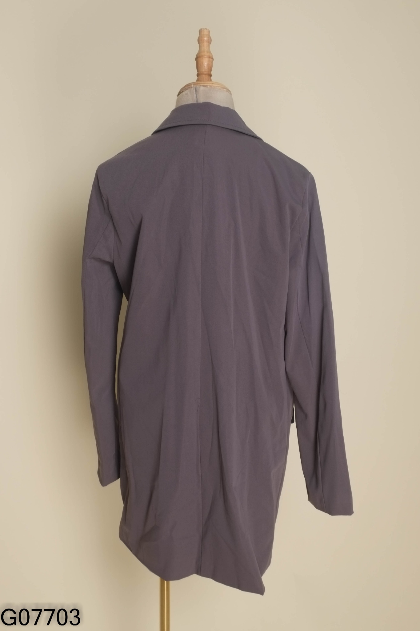 Áo blazer xám dáng dài phối cúc