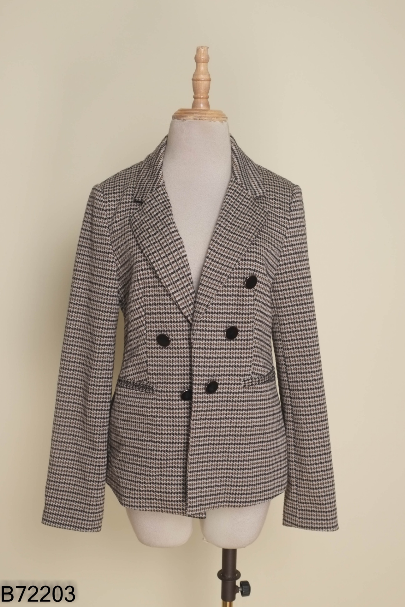 Áo blazer nâu be kẻ