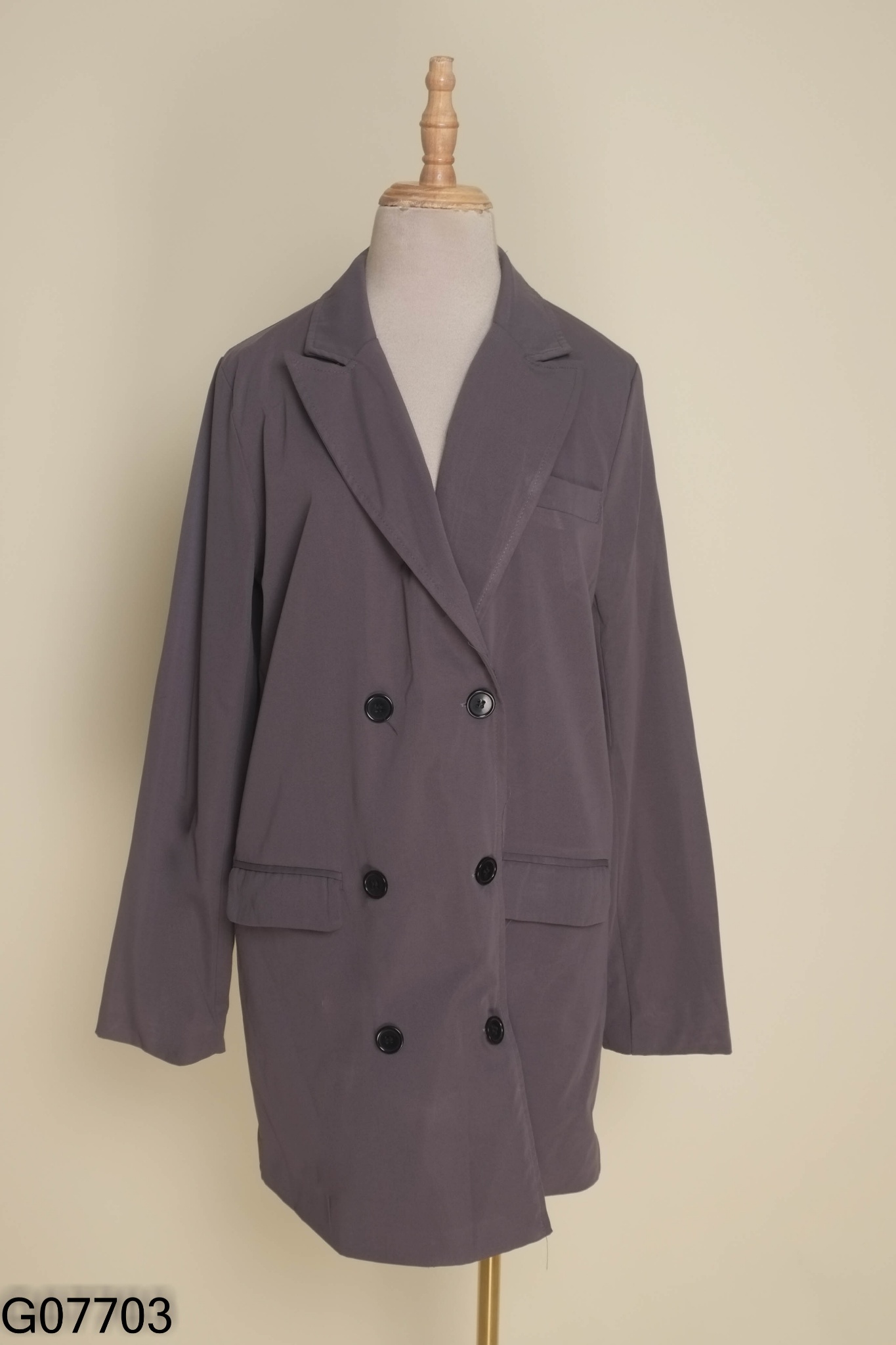 Áo blazer xám dáng dài phối cúc