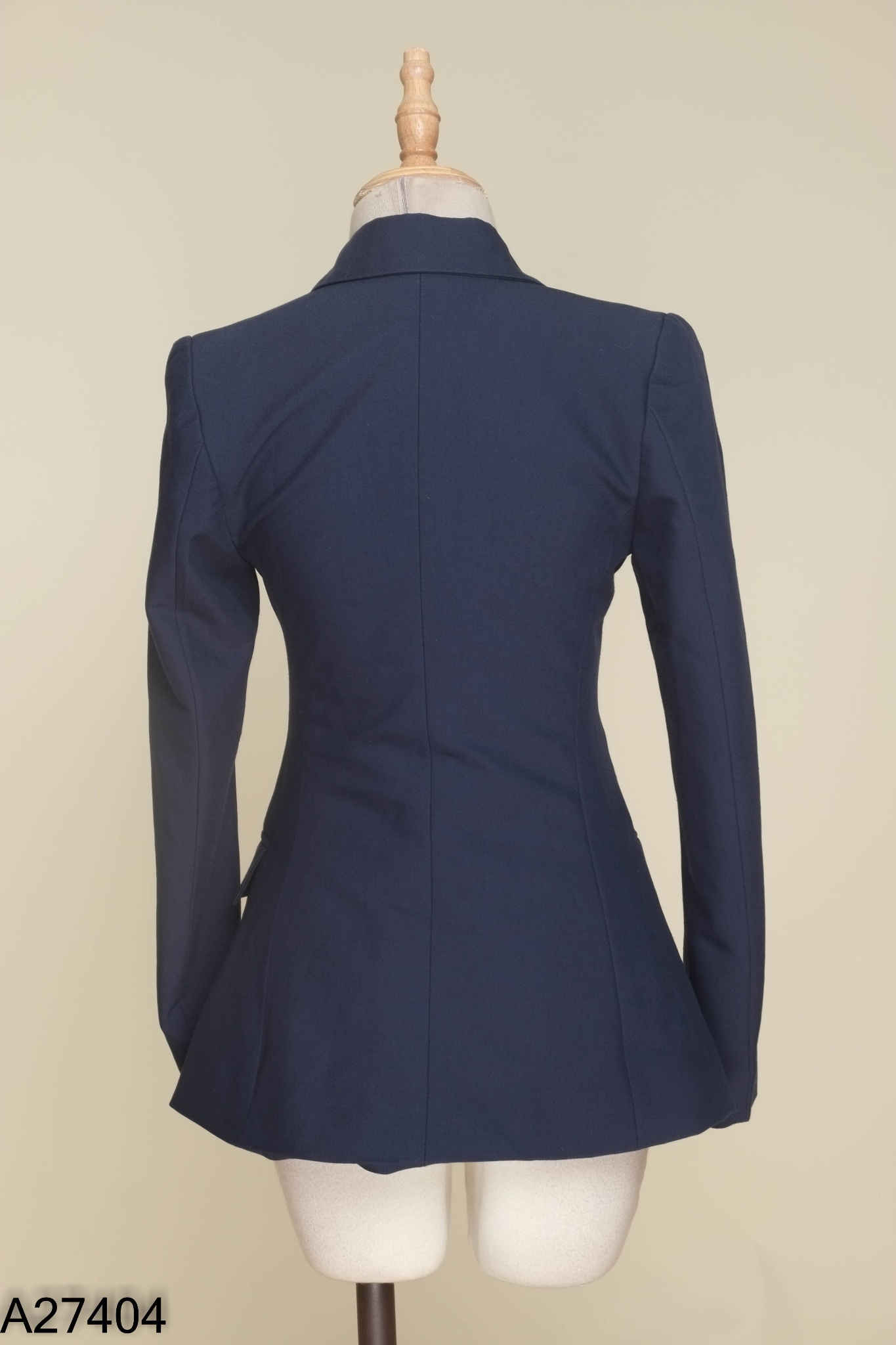 Áo vest xanh than phối cúc vàng