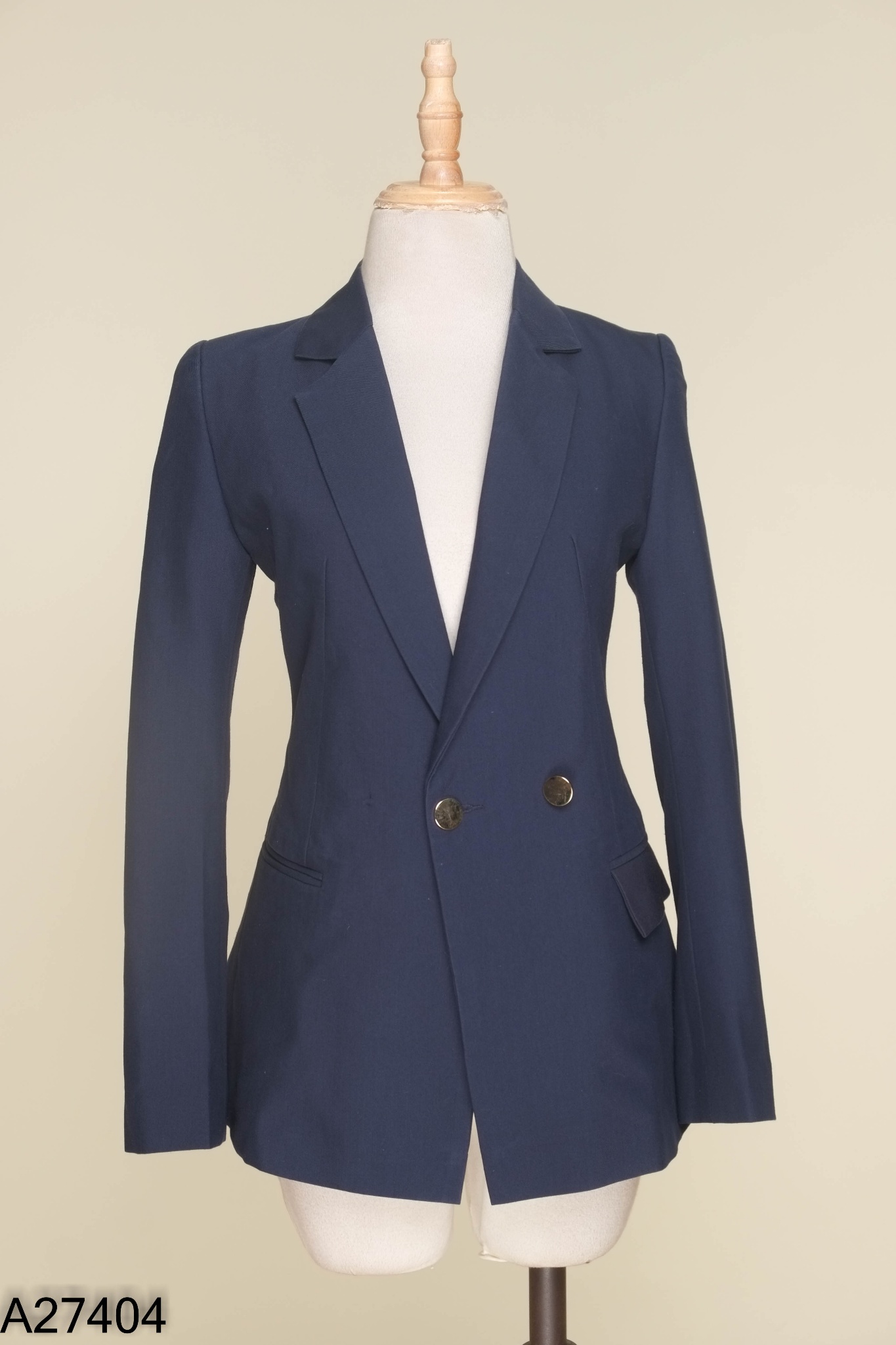 Áo vest xanh than phối cúc vàng