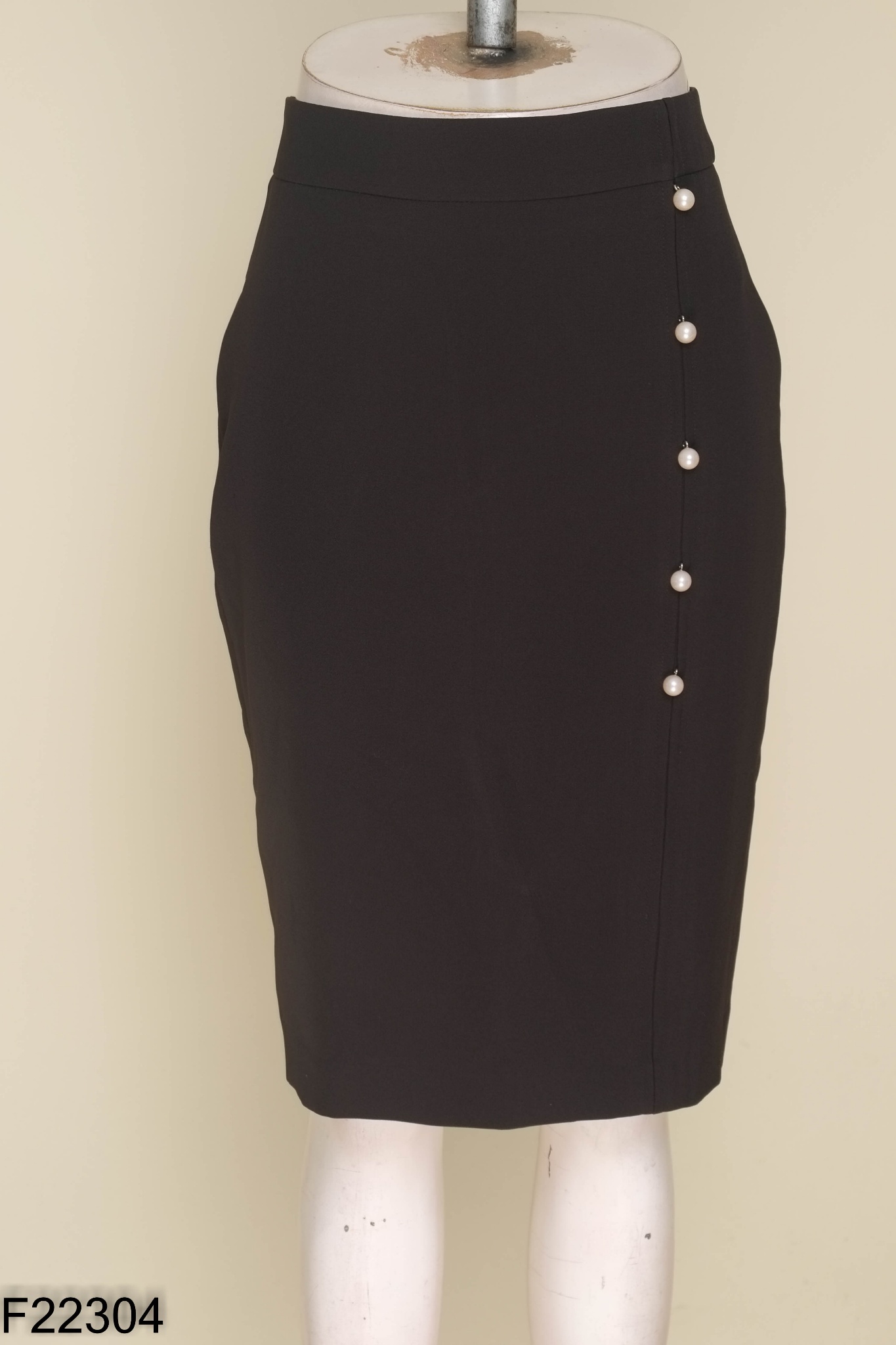 Chân váy IVY MODA đen đính ngọc