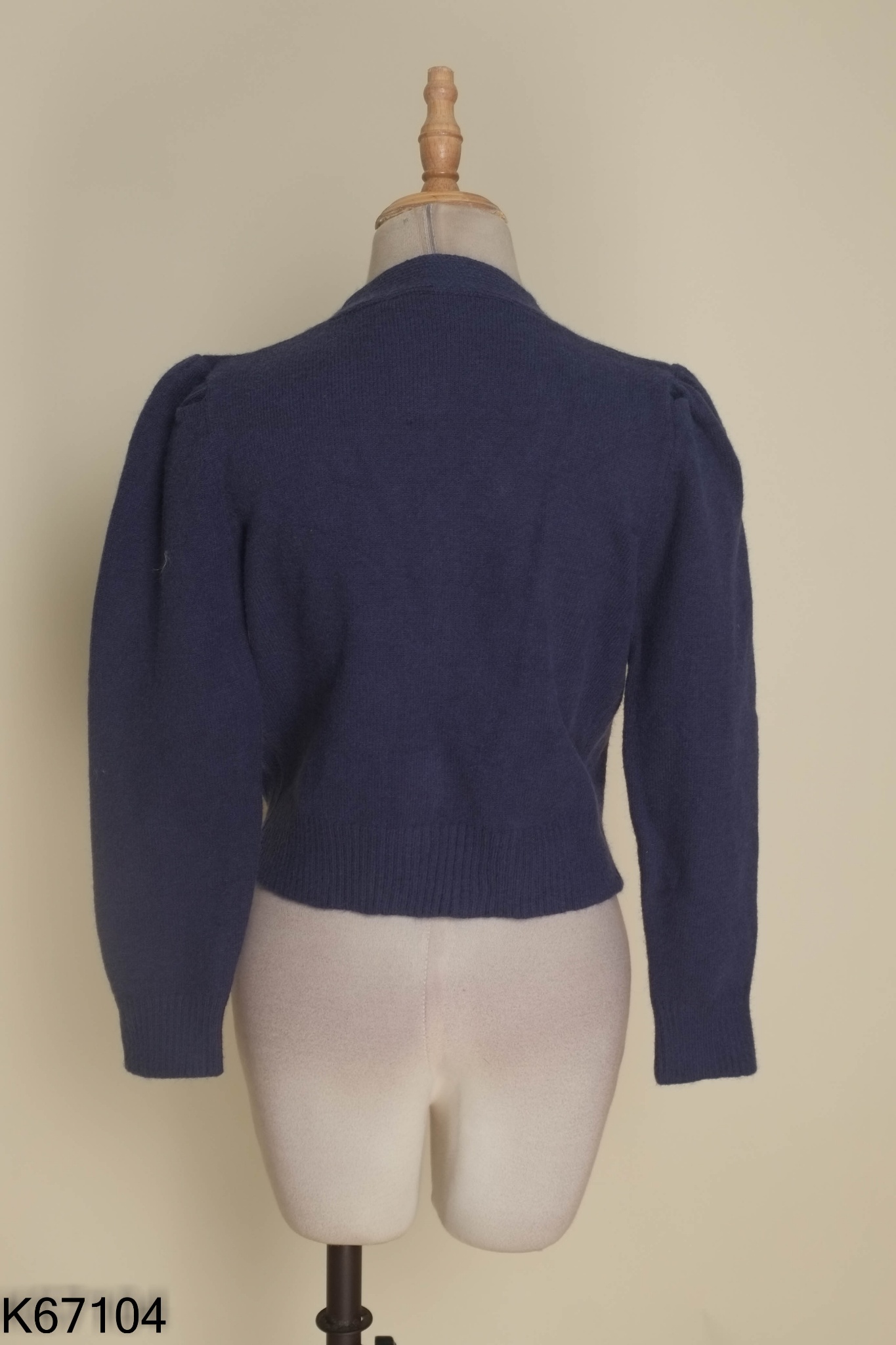 Áo cardigans len đen dáng ngắn