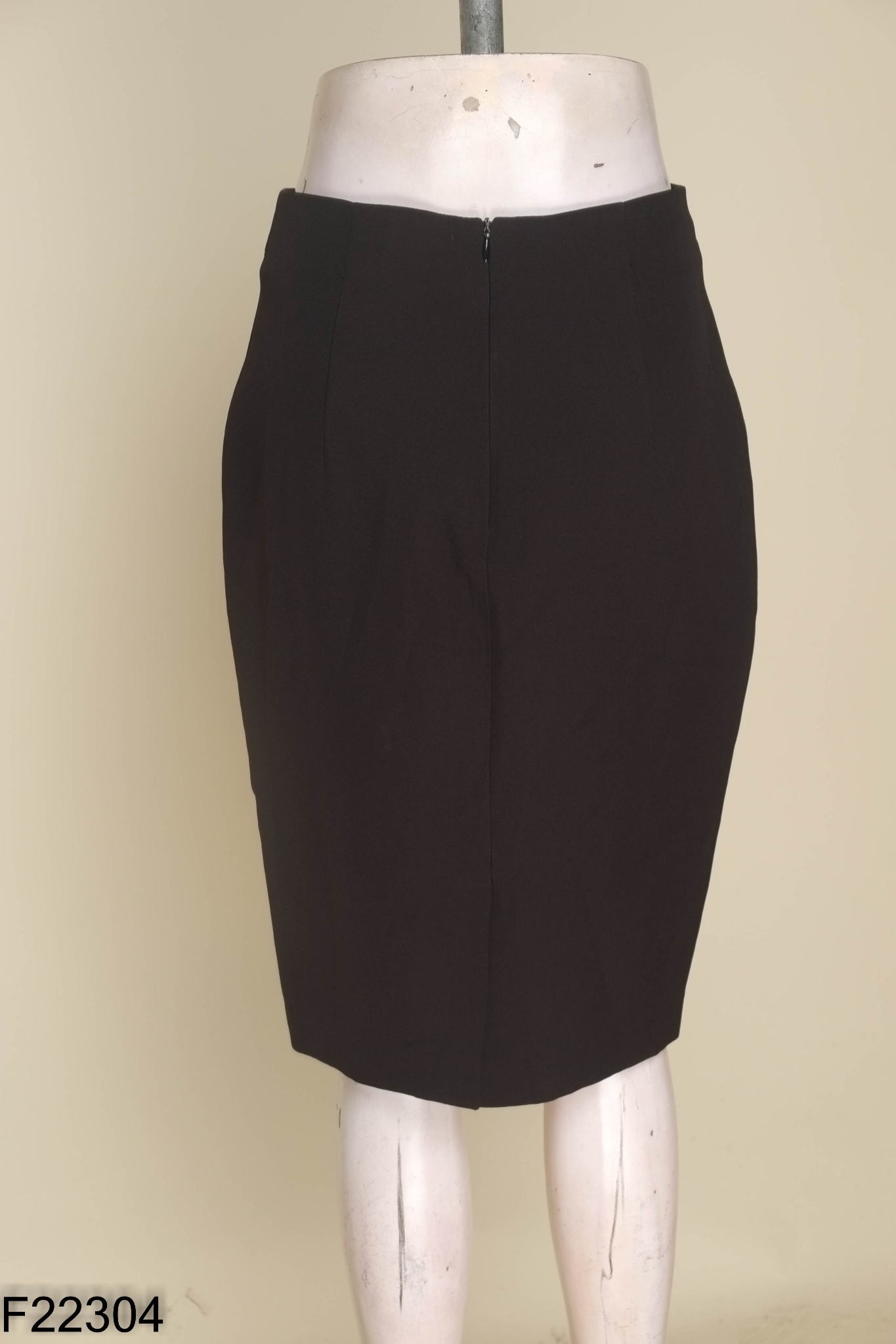 Chân váy IVY MODA đen đính ngọc