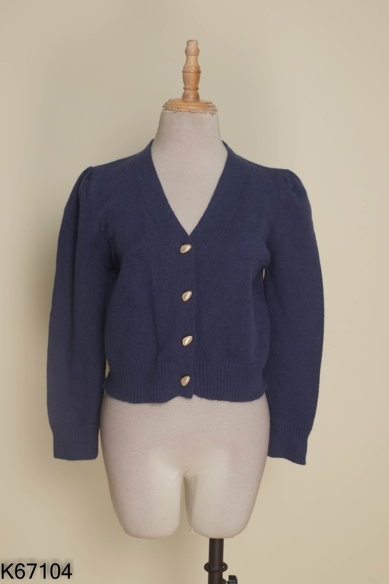 Áo cardigans len đen dáng ngắn