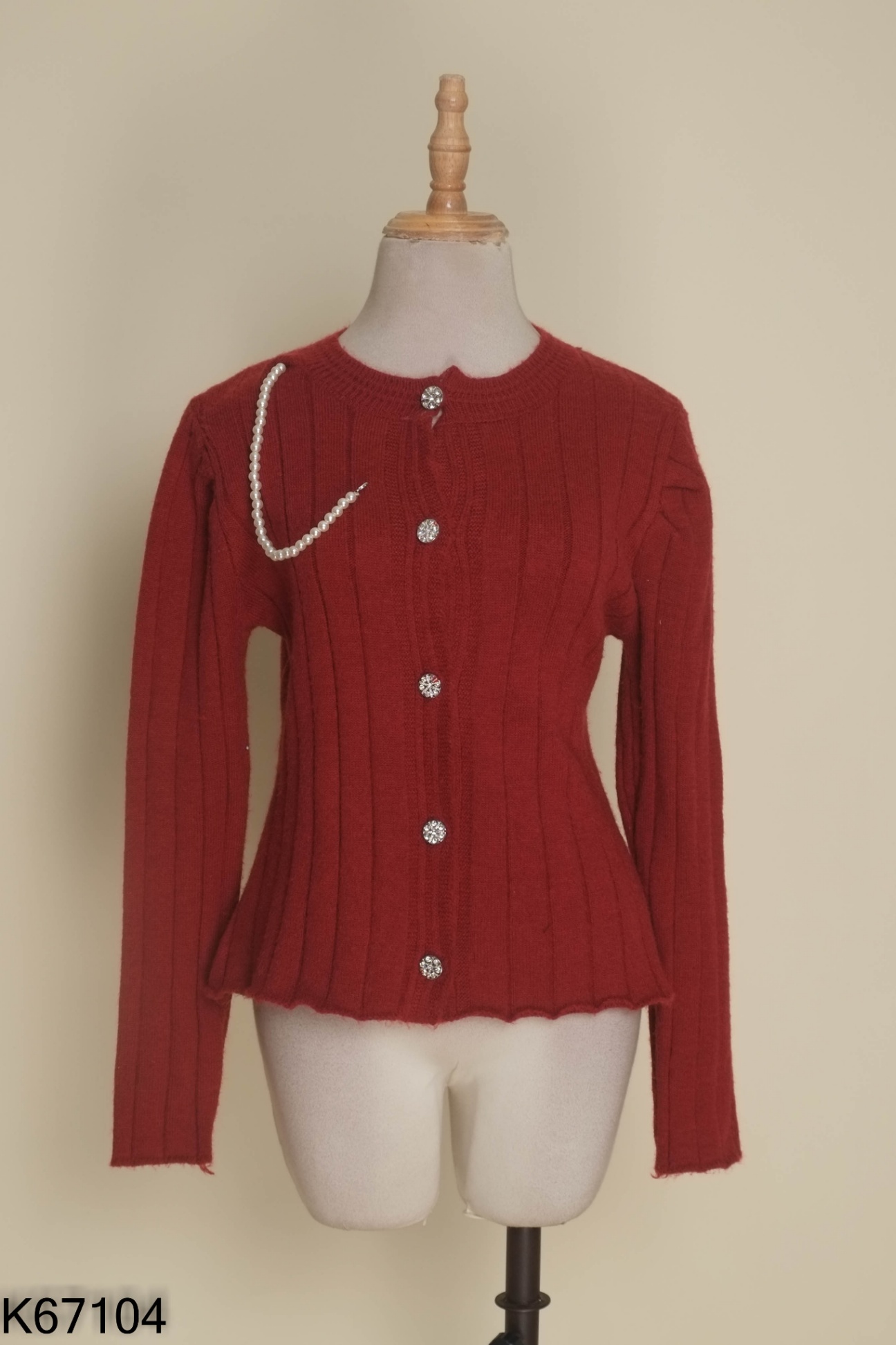 Áo len cardigans đỏ cúc đá