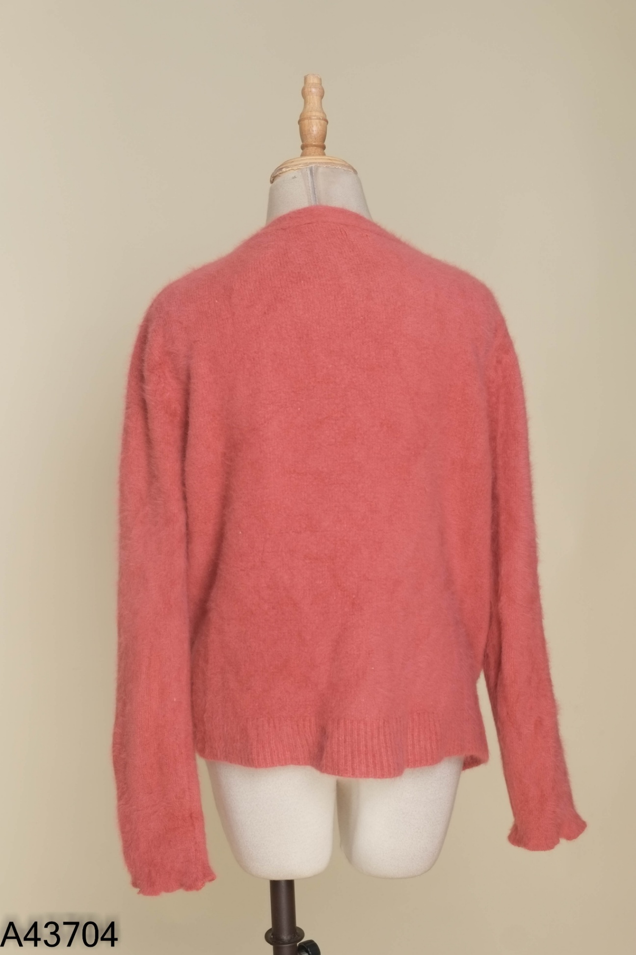 Áo cardigans đỏ cúc ngọc