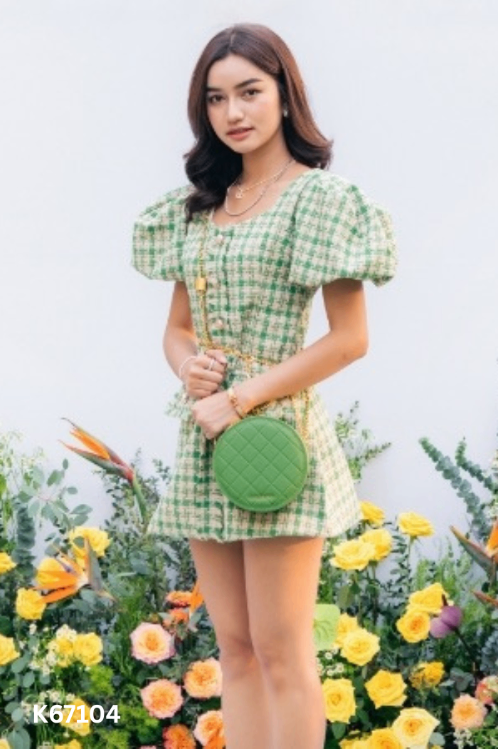 Váy dạ xanh kẻ cổ vuông