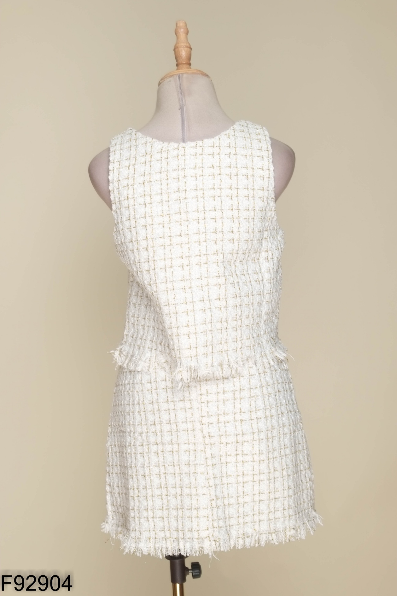 NEWTAG Set Áo gile dạ tweed trắng cúc ngọc + chân váy