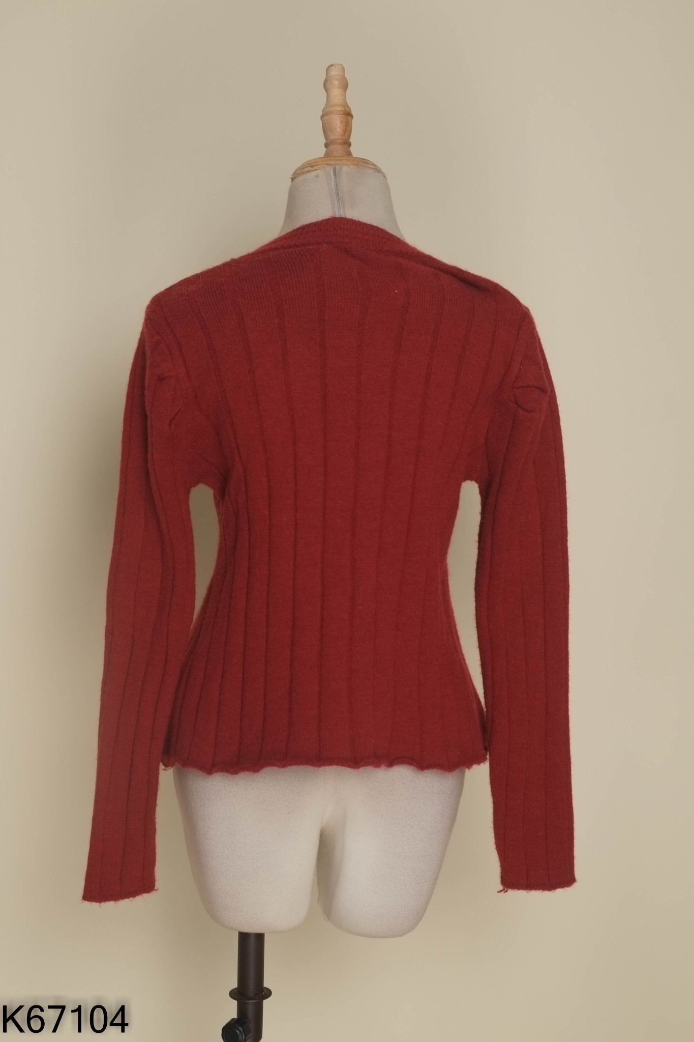 Áo len cardigans đỏ cúc đá