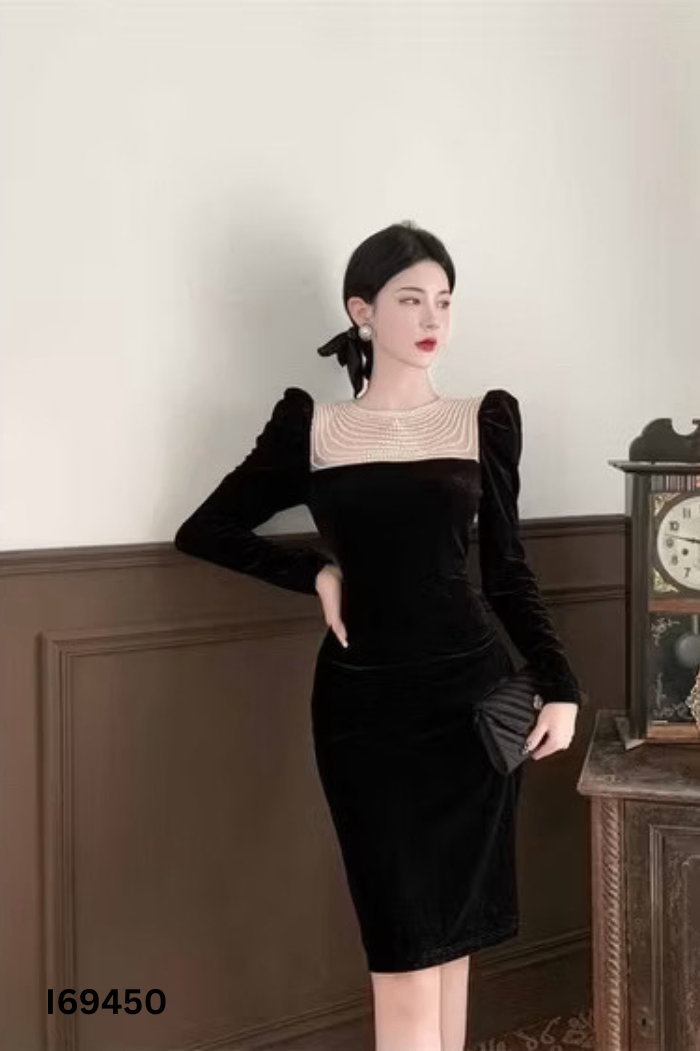 Váy nhung đen KHUN KHAO phối lưới đính ngọc