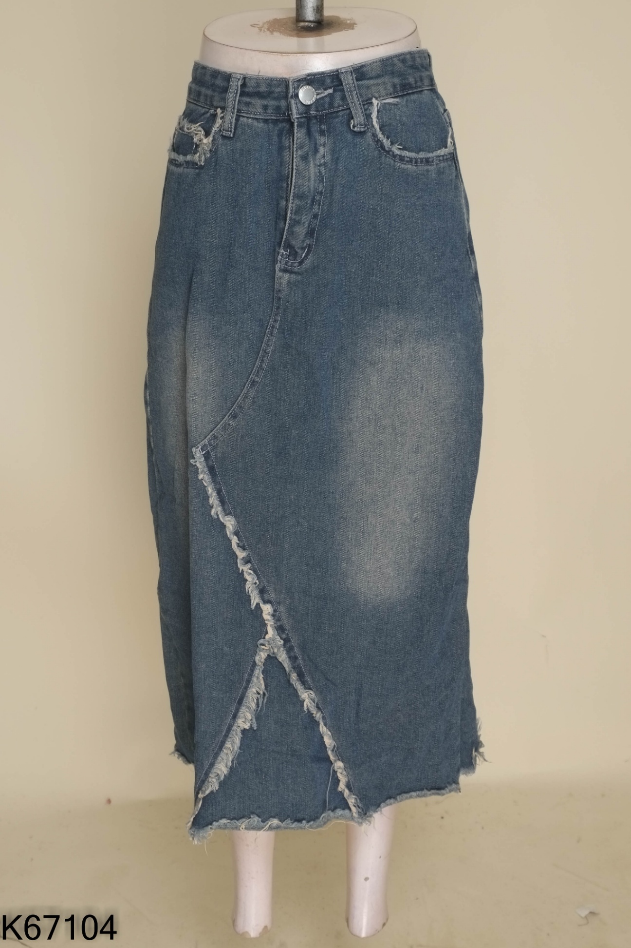 Chân váy jeans xanh viền tua rua