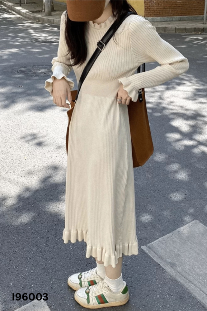 Váy len be viền bèo