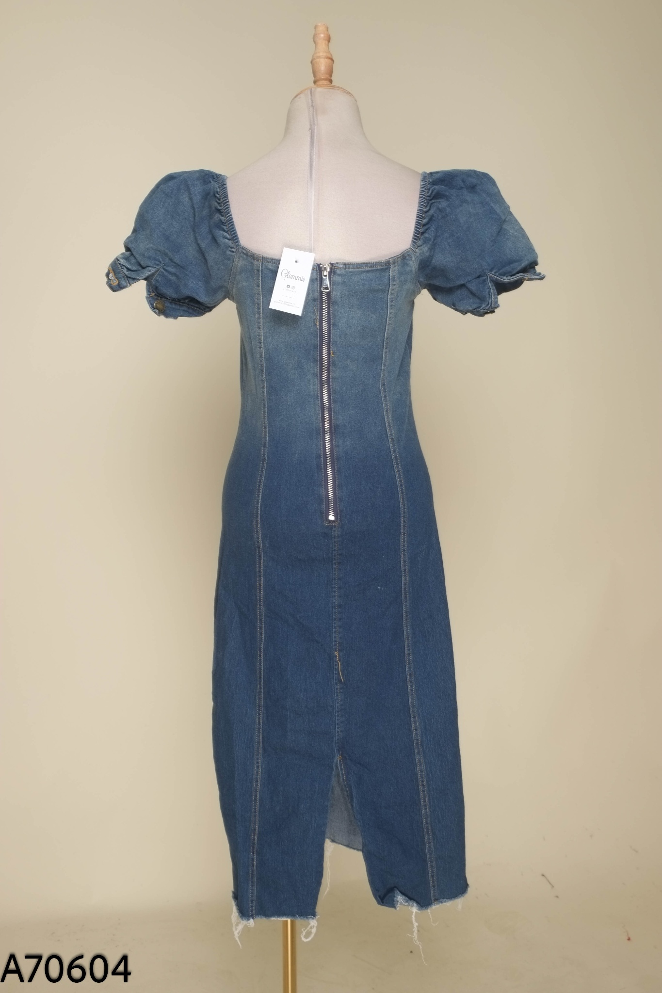 Váy jeans xanh cổ vuông