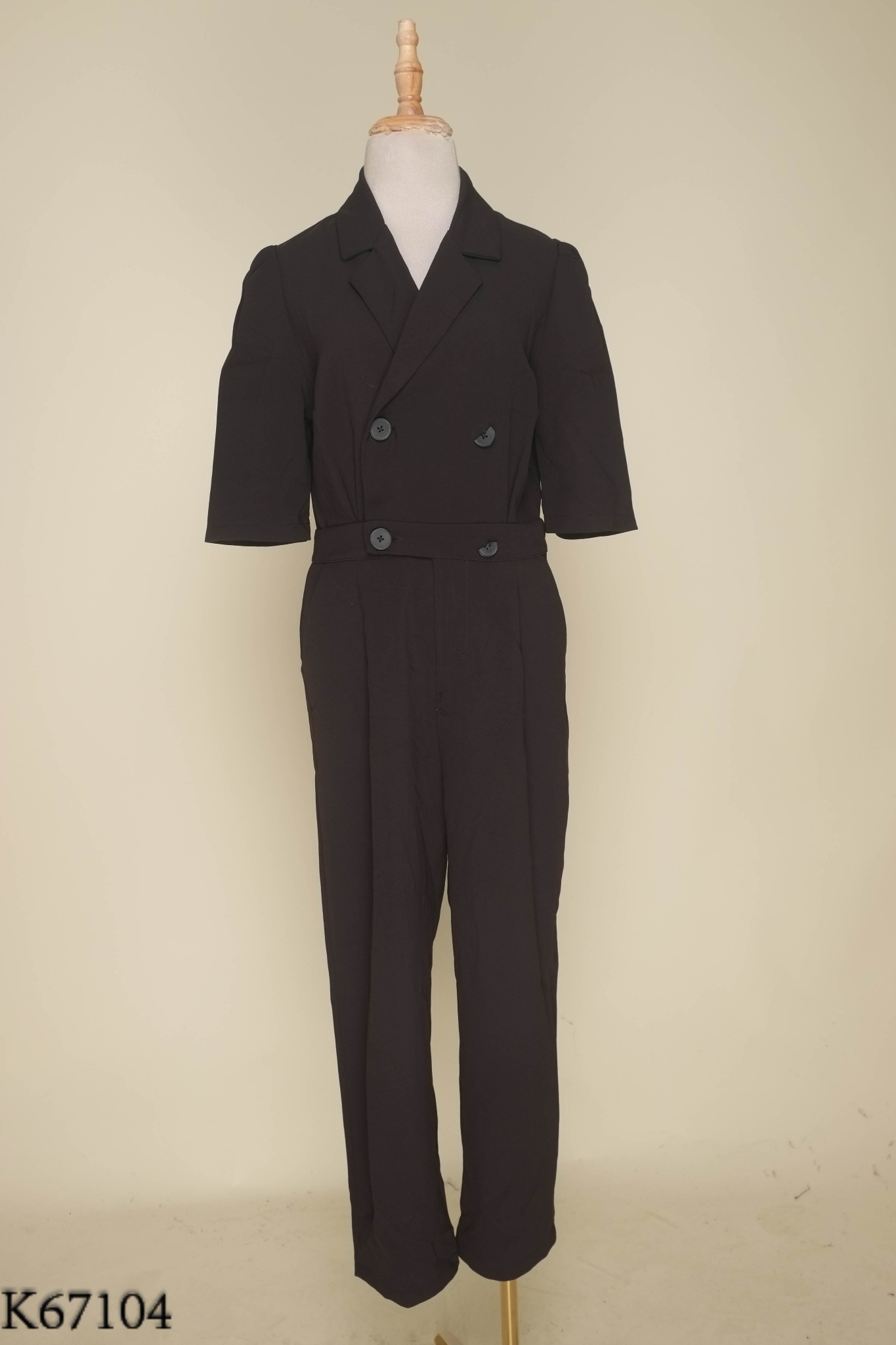 Jumpsuit đen cổ vest