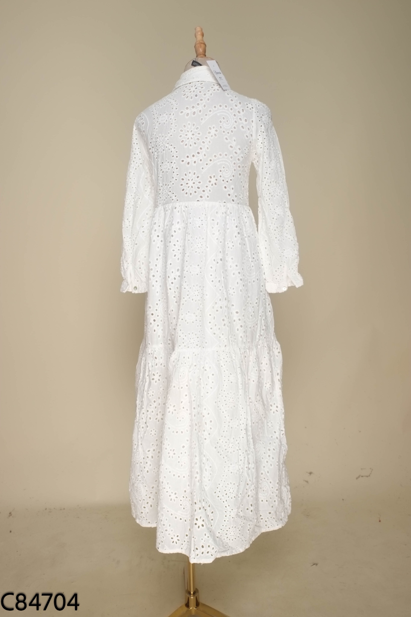 Váy trắng ZARA đục lỗ phối cổ sơ mi