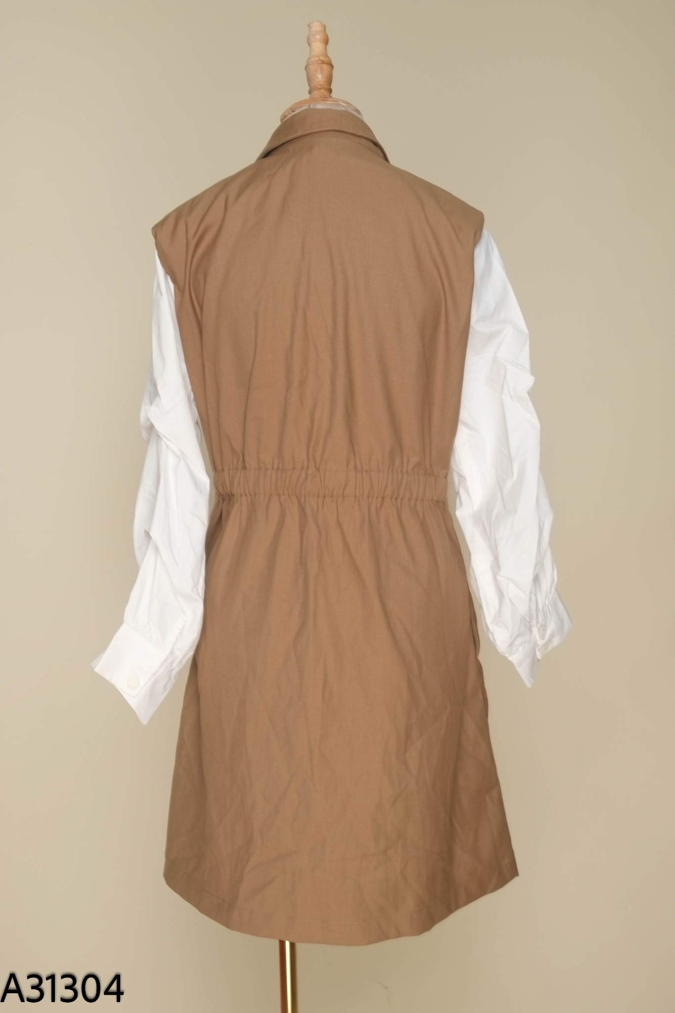 Váy nâu cổ vest phối tay trắng thanh lịch