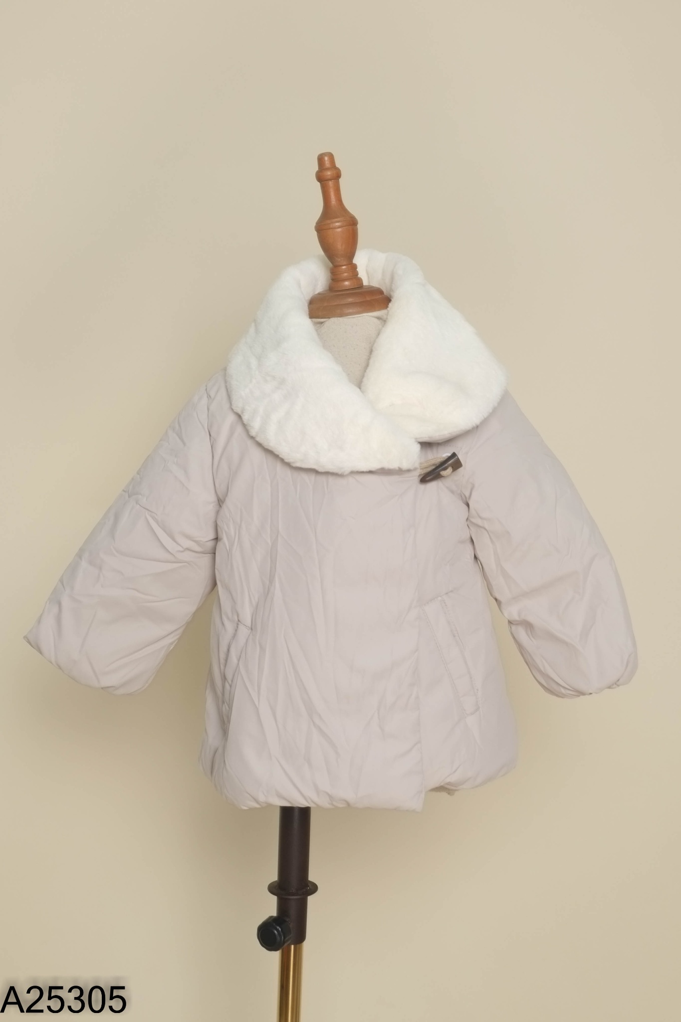 Áo khoác be ZARA cổ lông KIDS