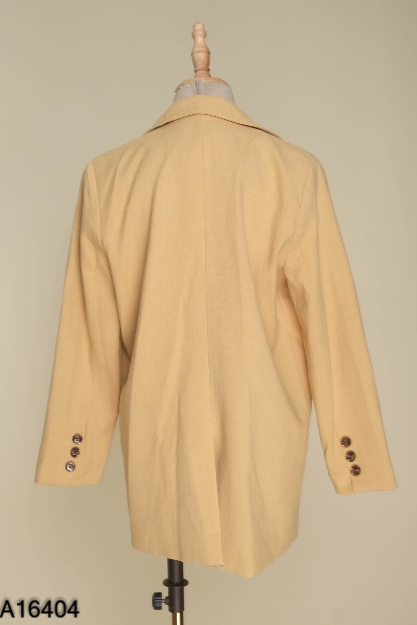 Áo blazer be phối túi vuông