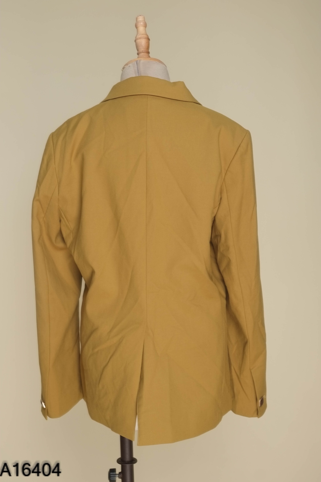 Áo blazer xanh vàng cúc ngọc