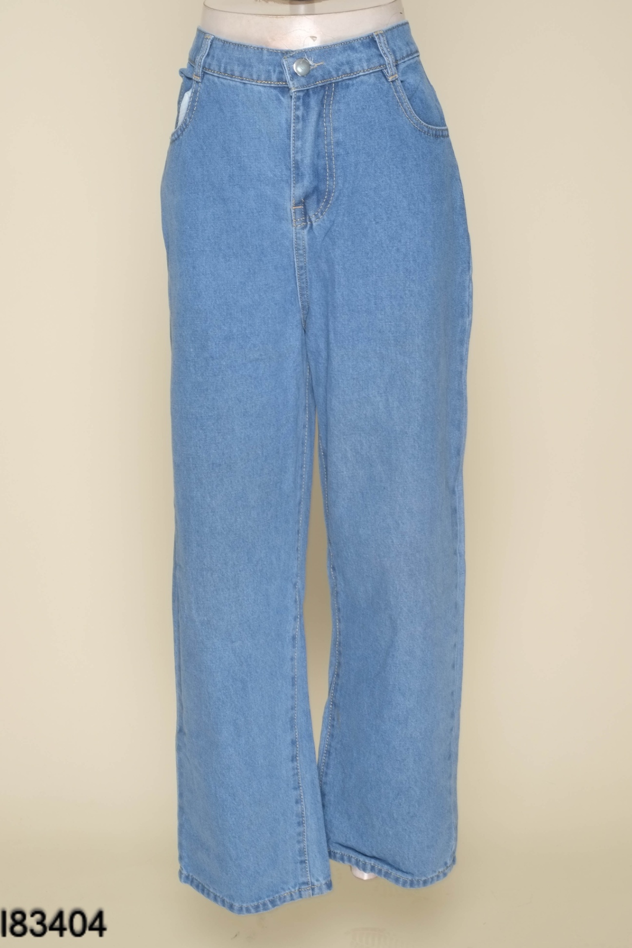 Quần jeans xanh trơn