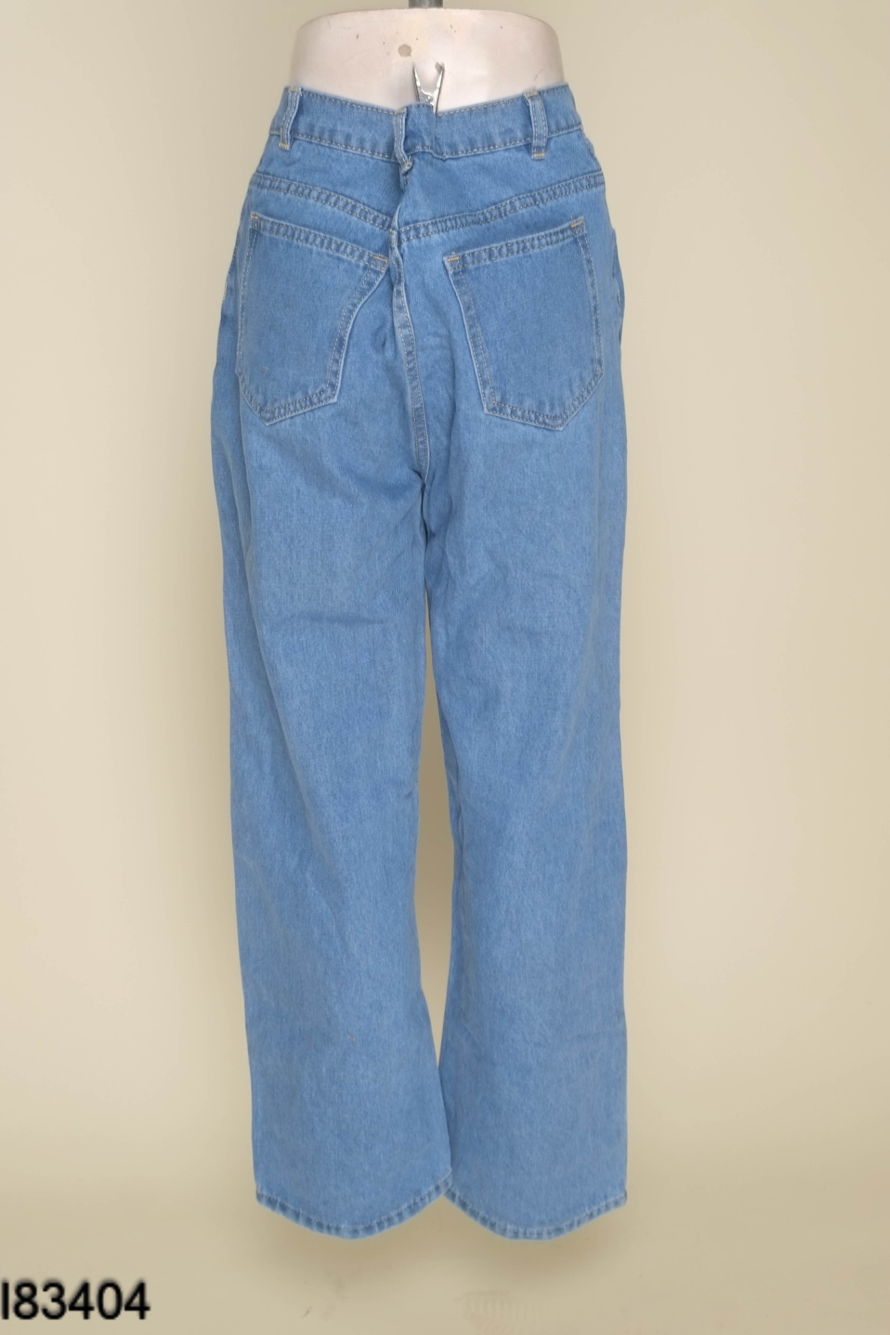 Quần jeans xanh trơn