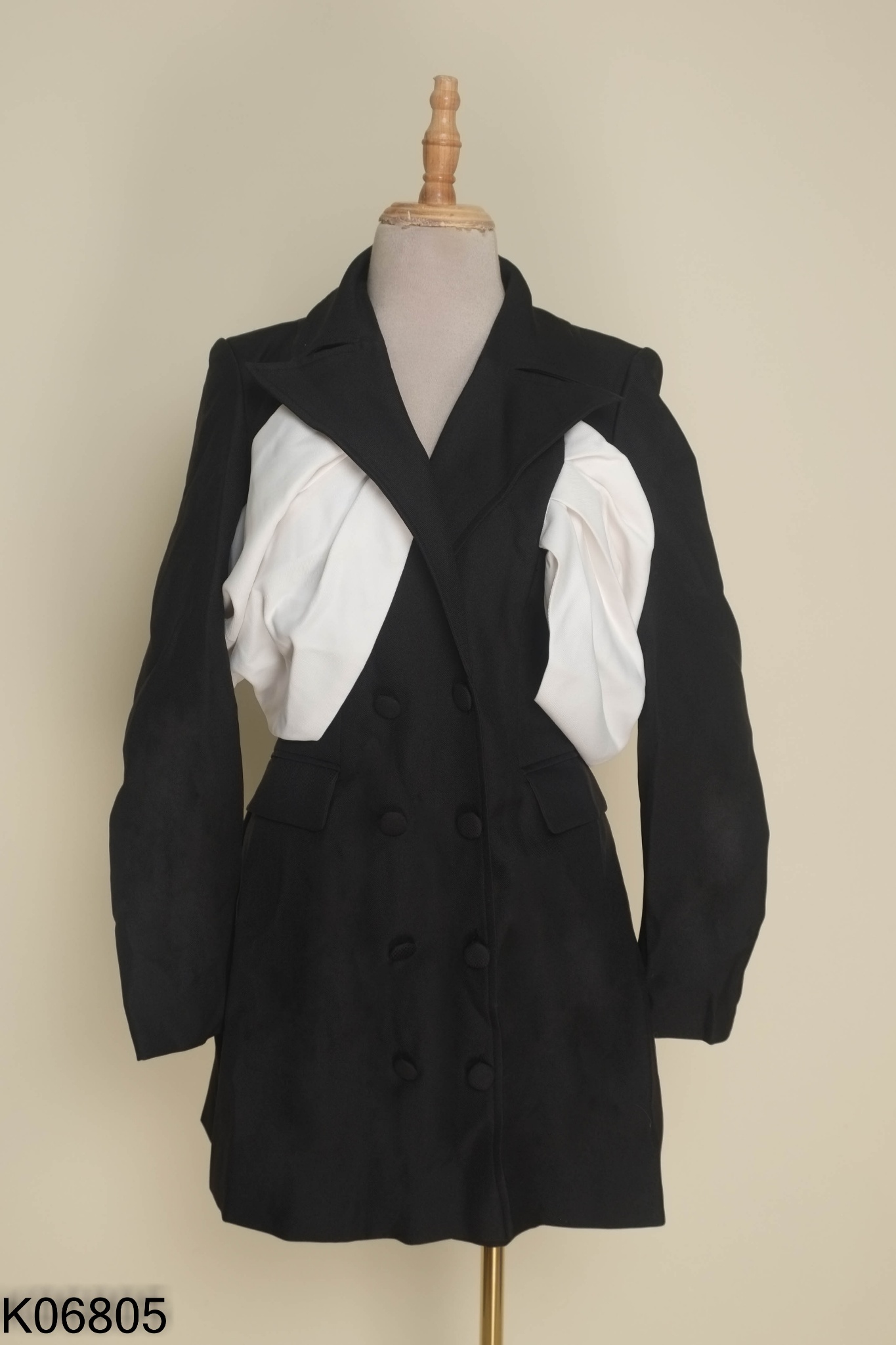 Áo khoác blazer BYNOIRSTUDIO đen phối nơ trắng