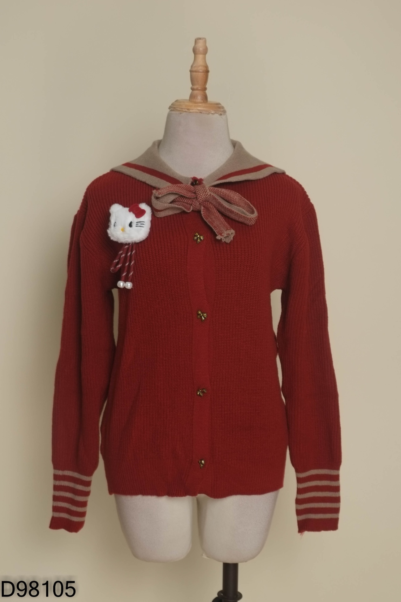 Áo len đỏ phối đính hello kitty