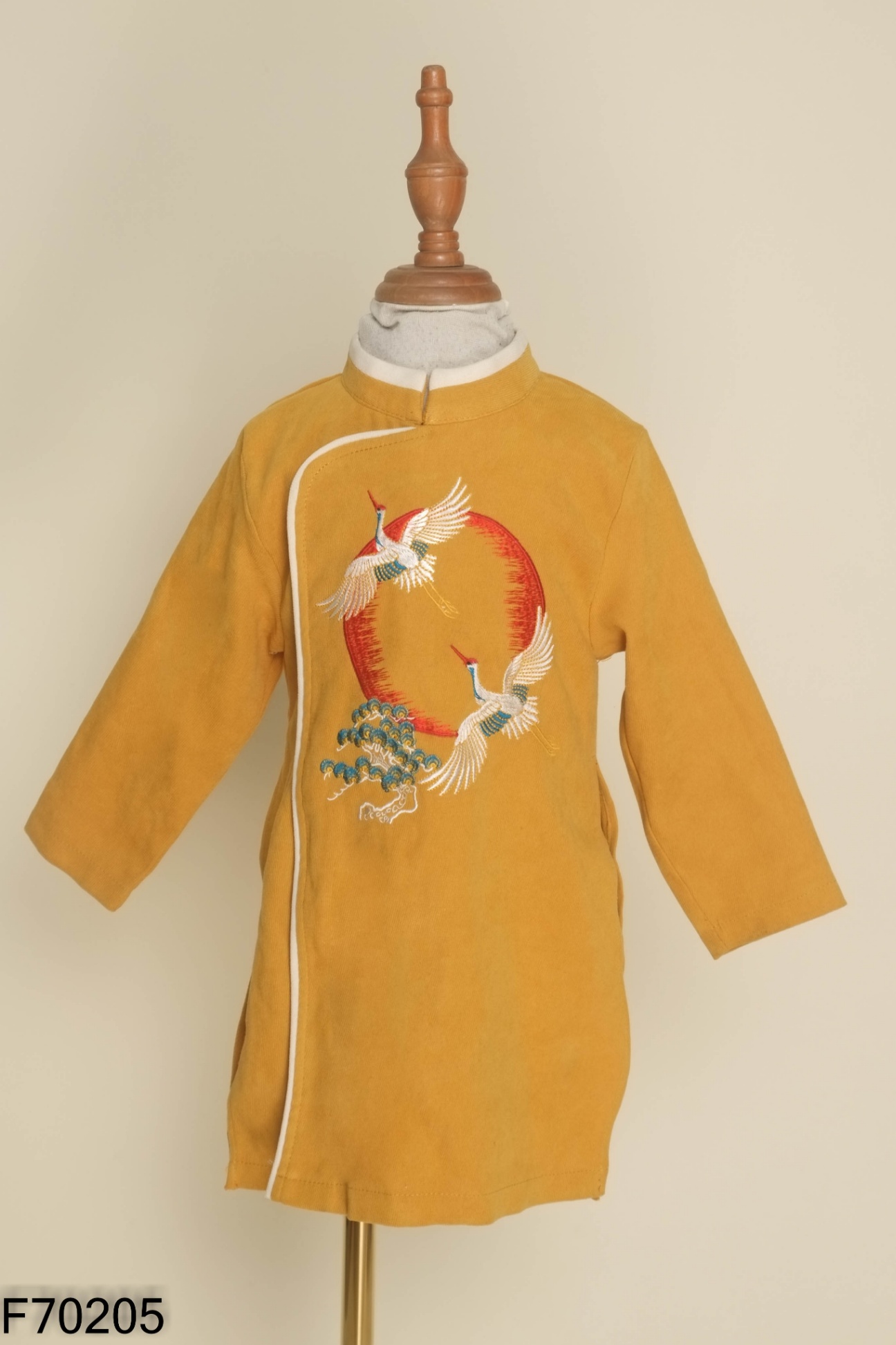 Áo dài vàng viền trắng KIDS