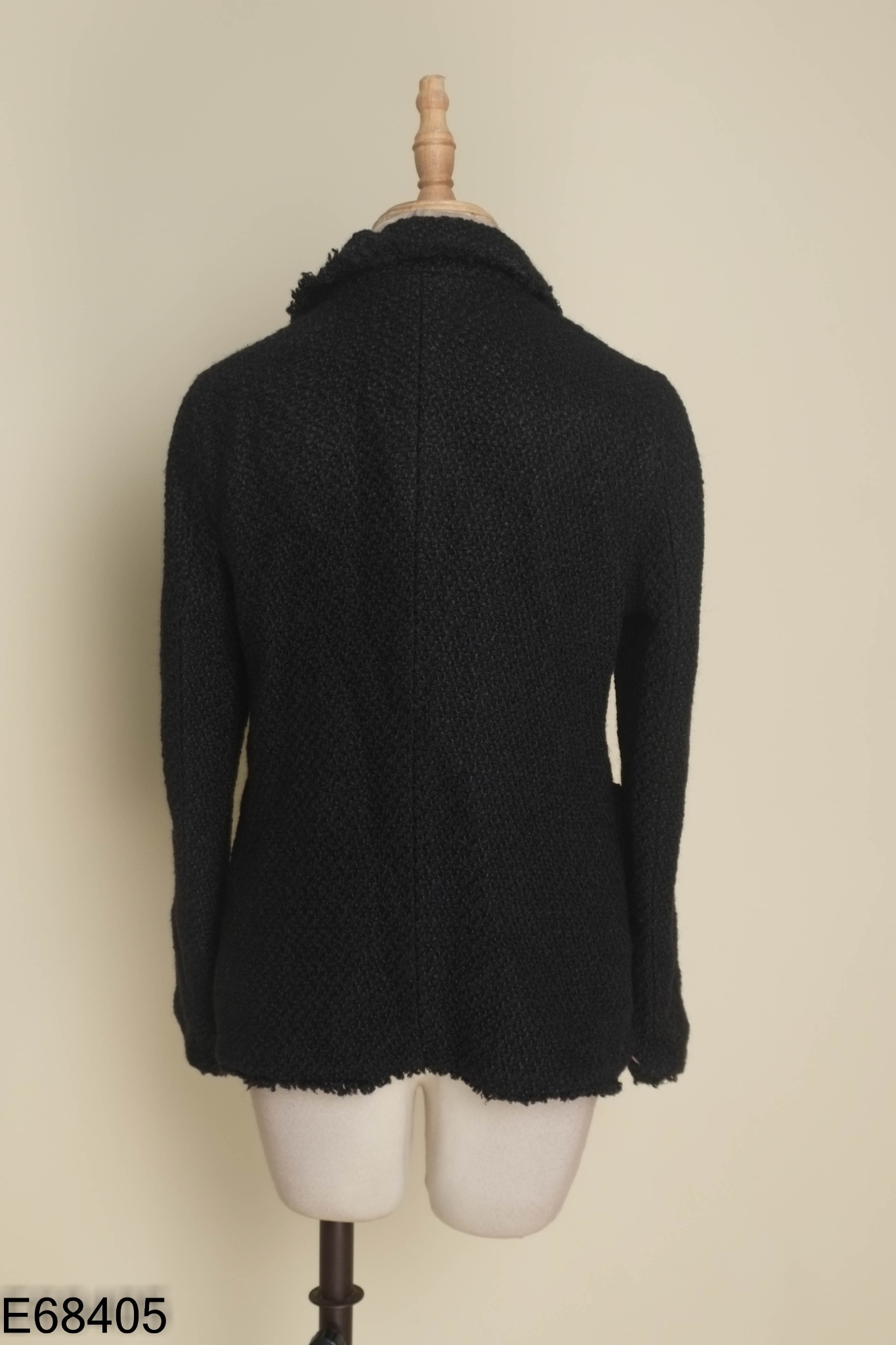Áo khoác dạ tweed đen viền tua rua
