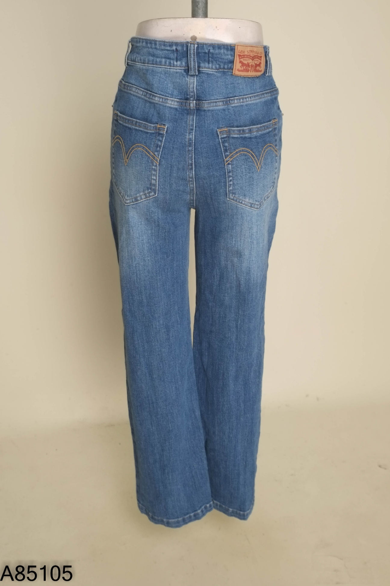Quần jeans xanh trơn