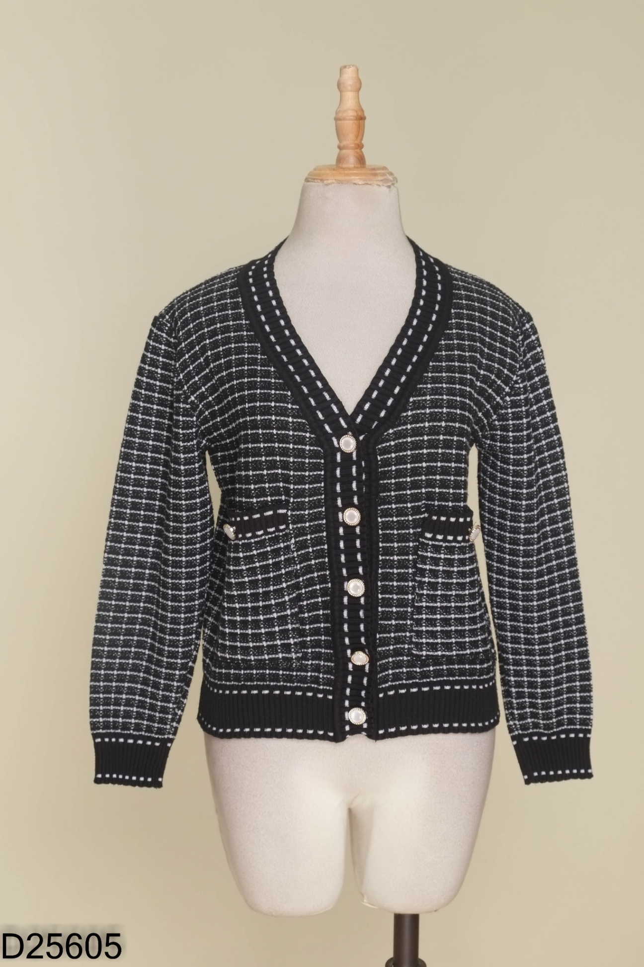 Áo cardigans đen kẻ