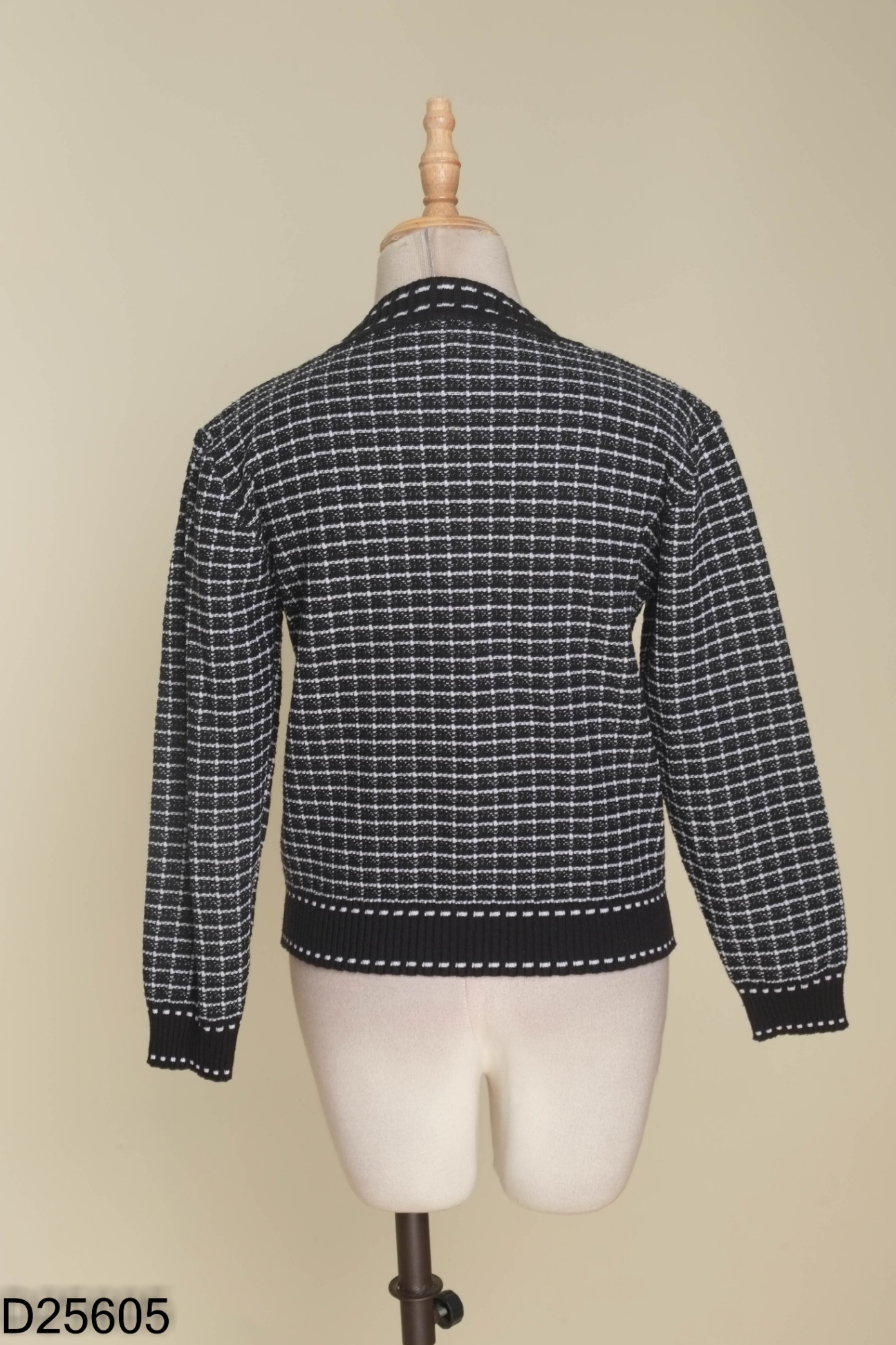 Áo cardigans đen kẻ
