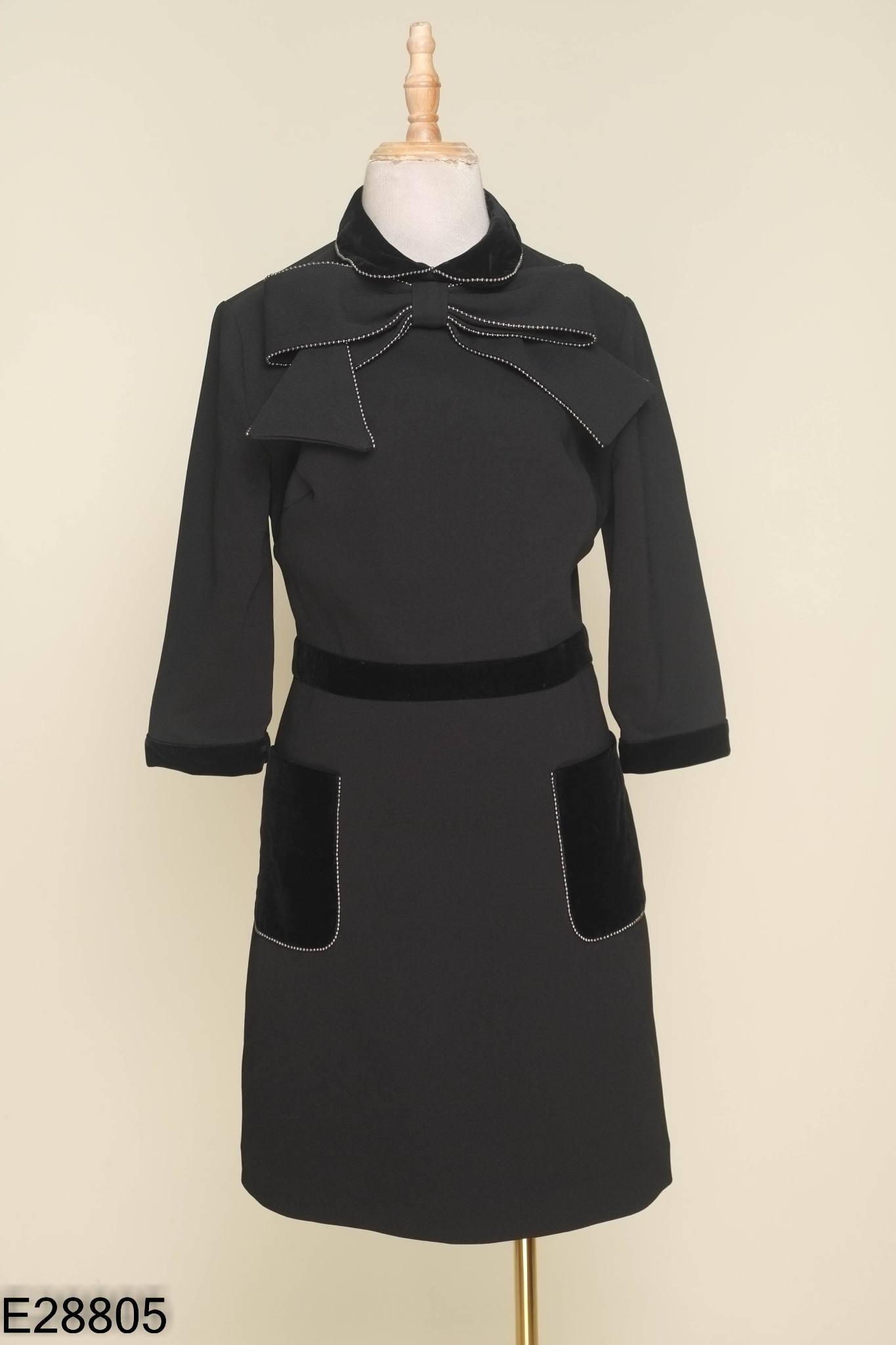 Váy đen ELISE viền nhung phối nơ