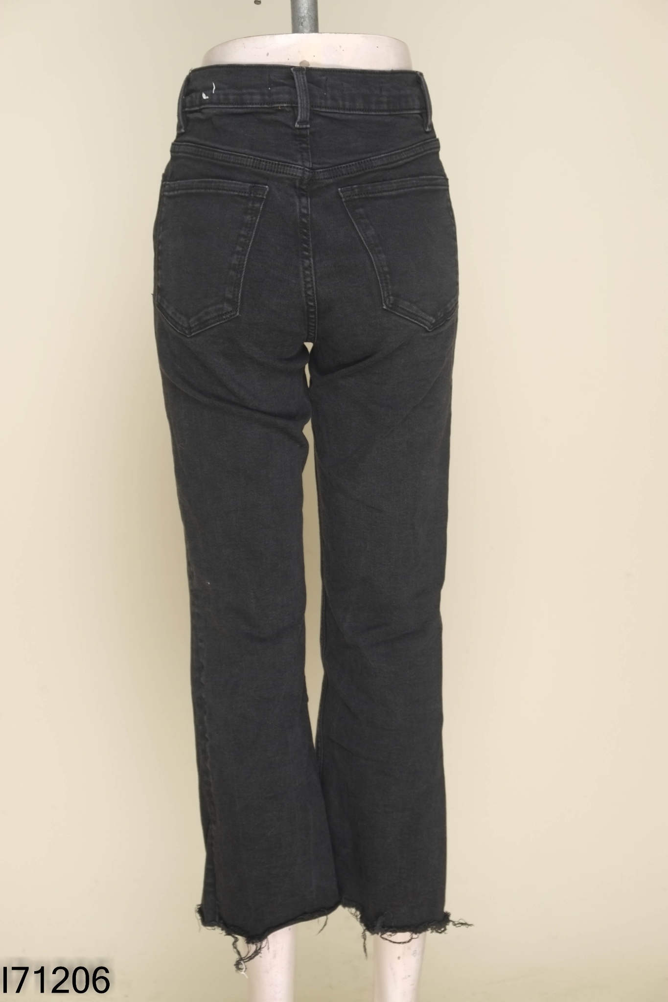 Quần jeans MANGO đen cắt gấu