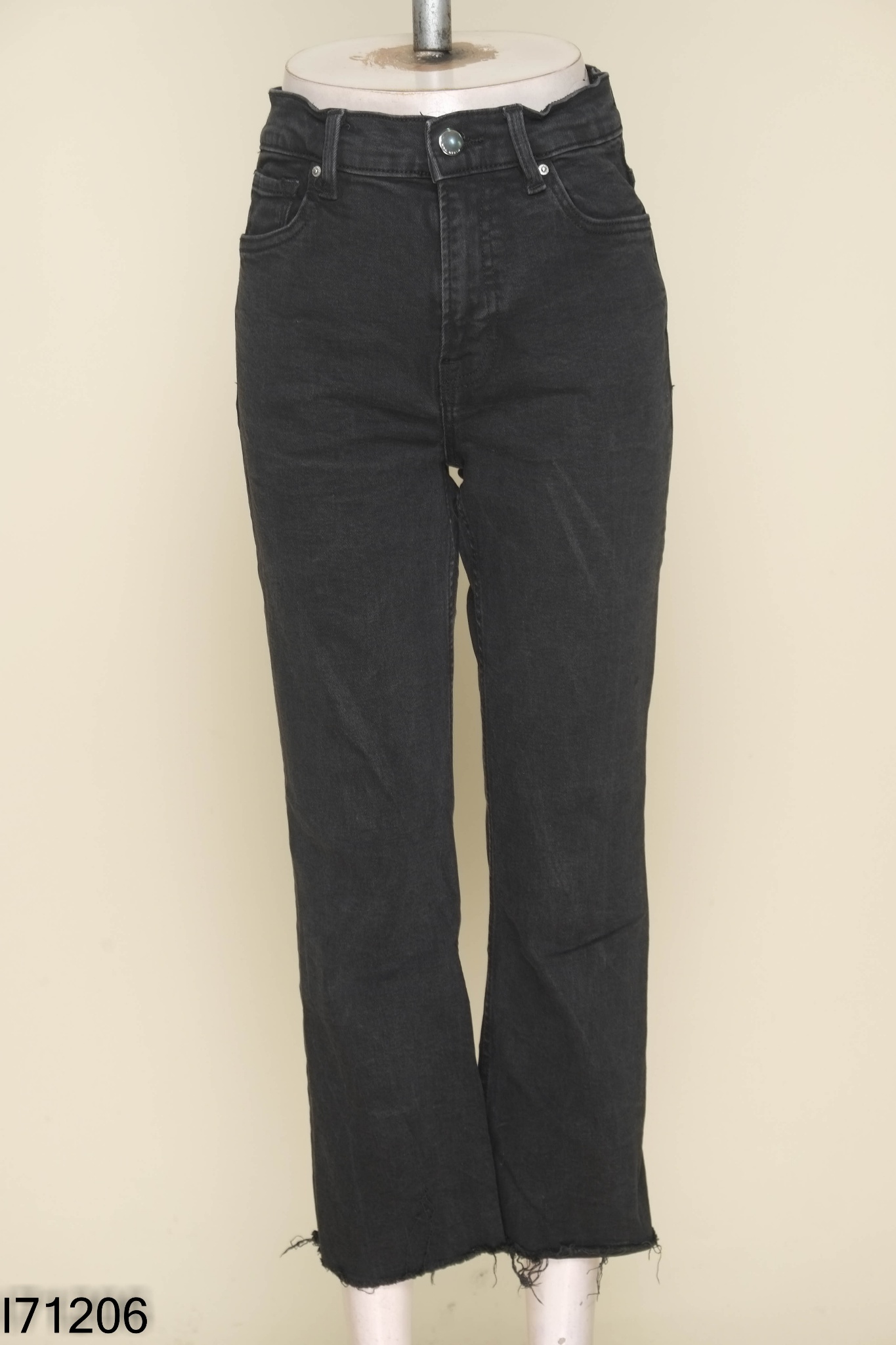 Quần jeans MANGO đen cắt gấu