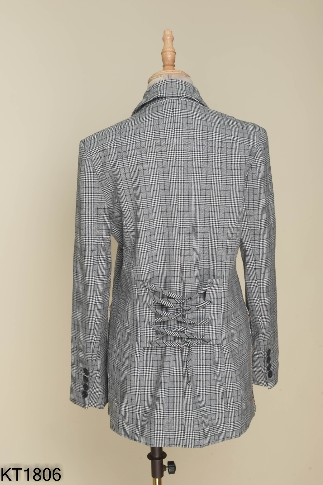 Áo khoác vest URBAN REVIVO xám kẻ