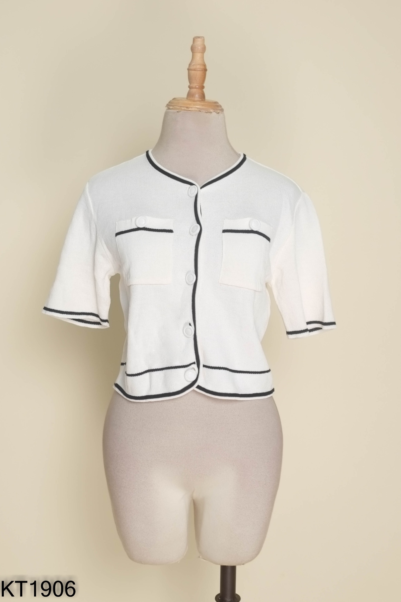 Áo cadigan len MIXXO trắng viền đen