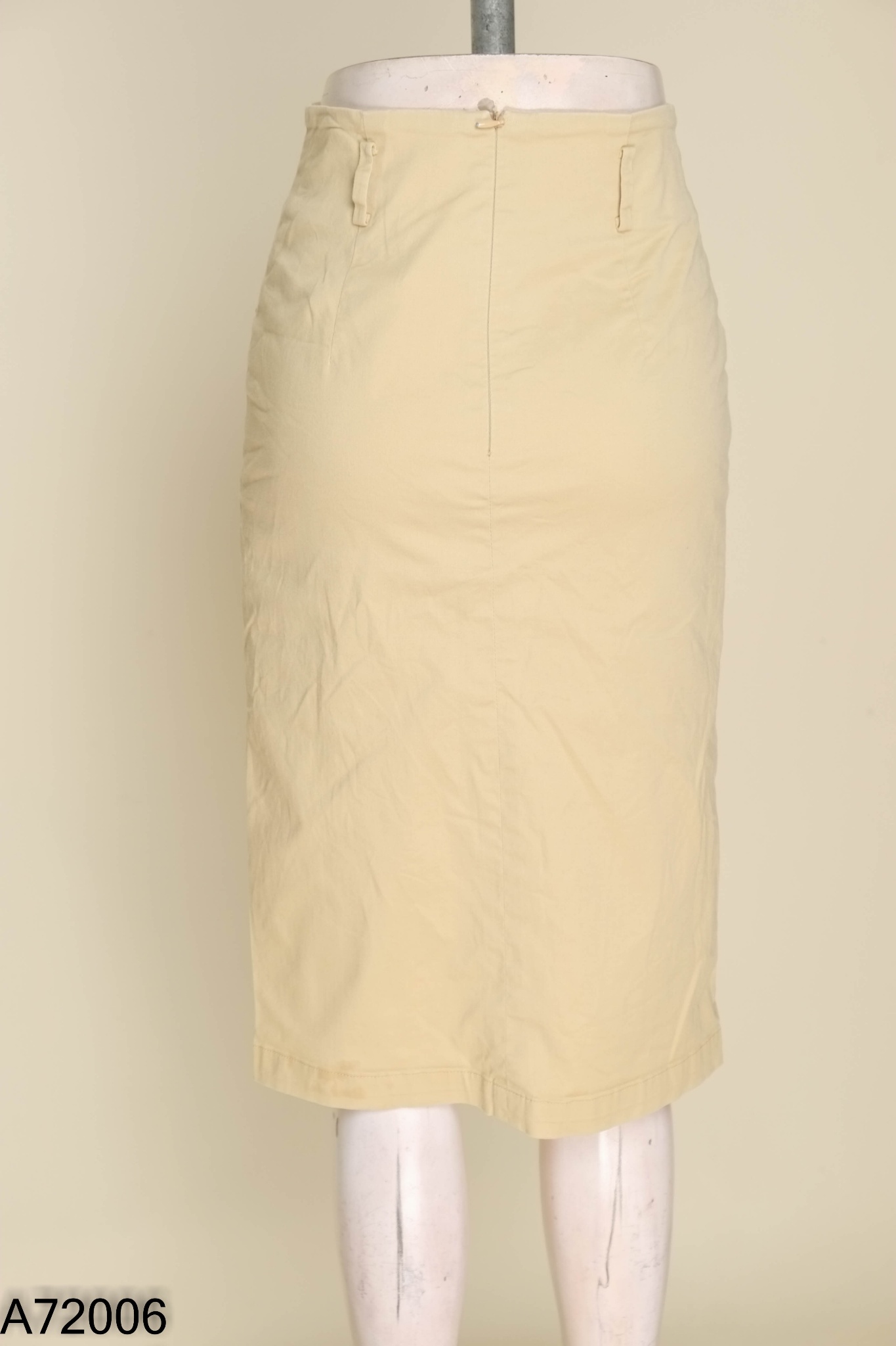 Chân váy kaki IVY MODA be phối cúc