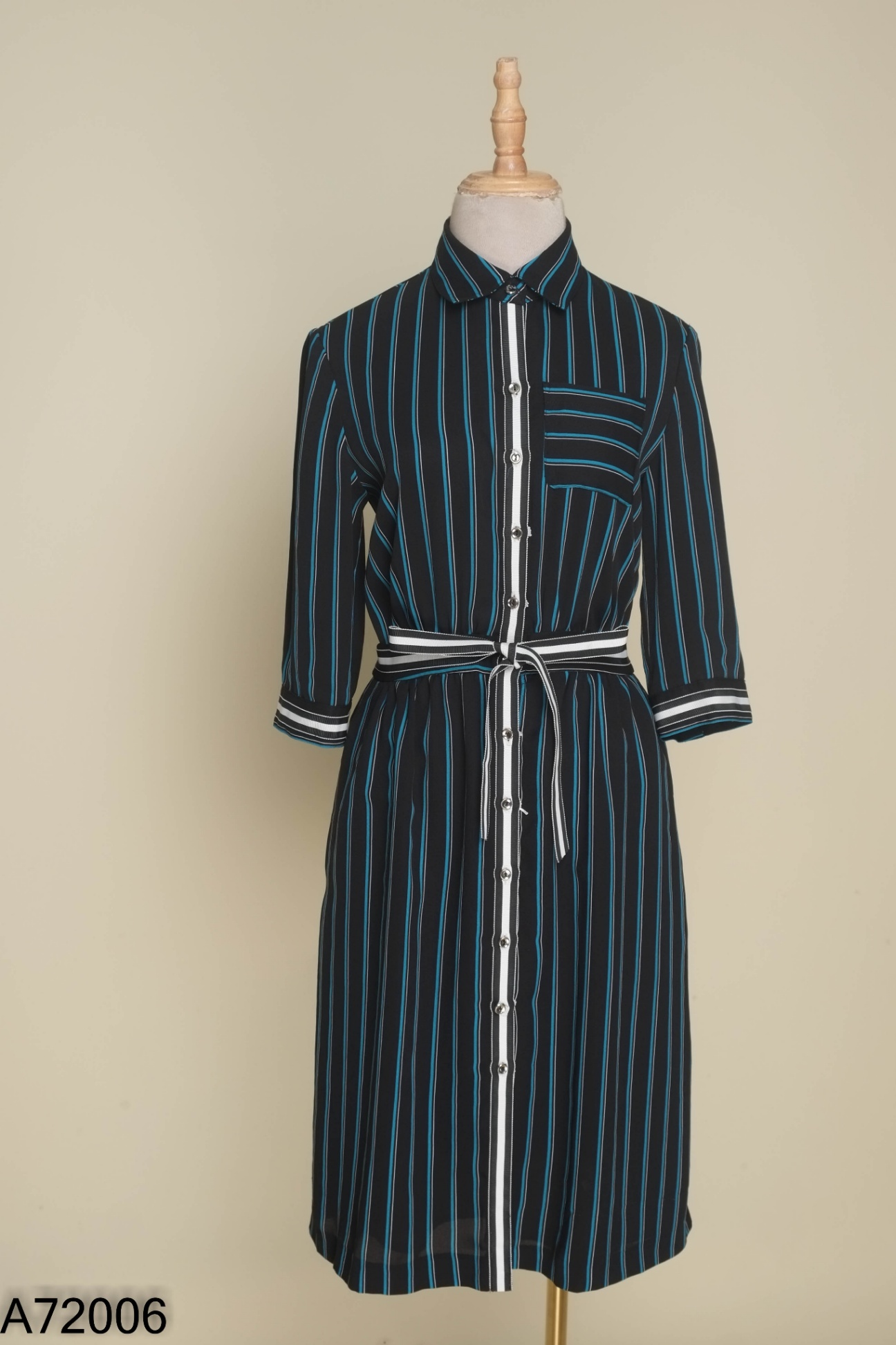 Váy đen IVY MODA sọc xanh