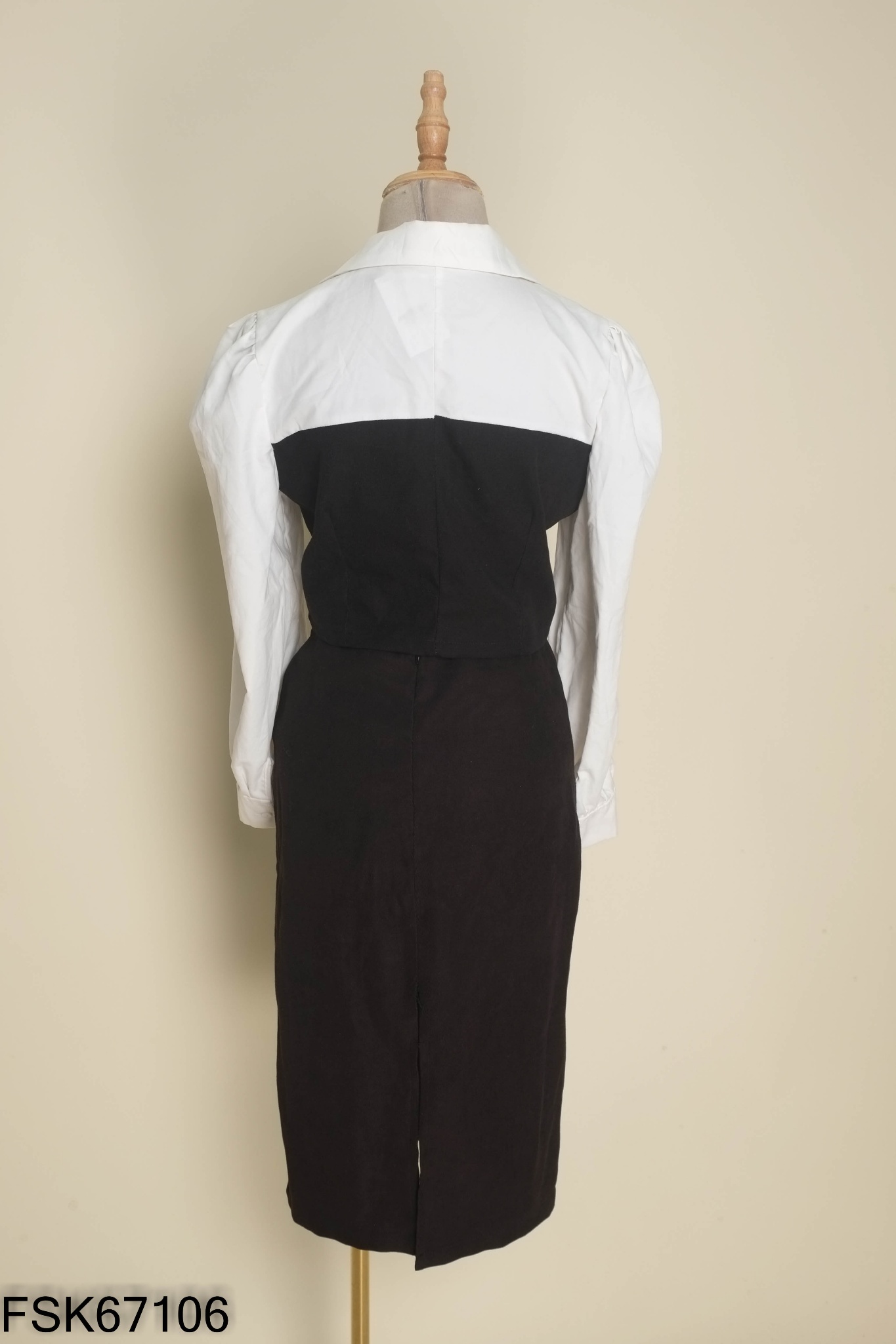 Set áo croptop + chân váy đen phối trắng