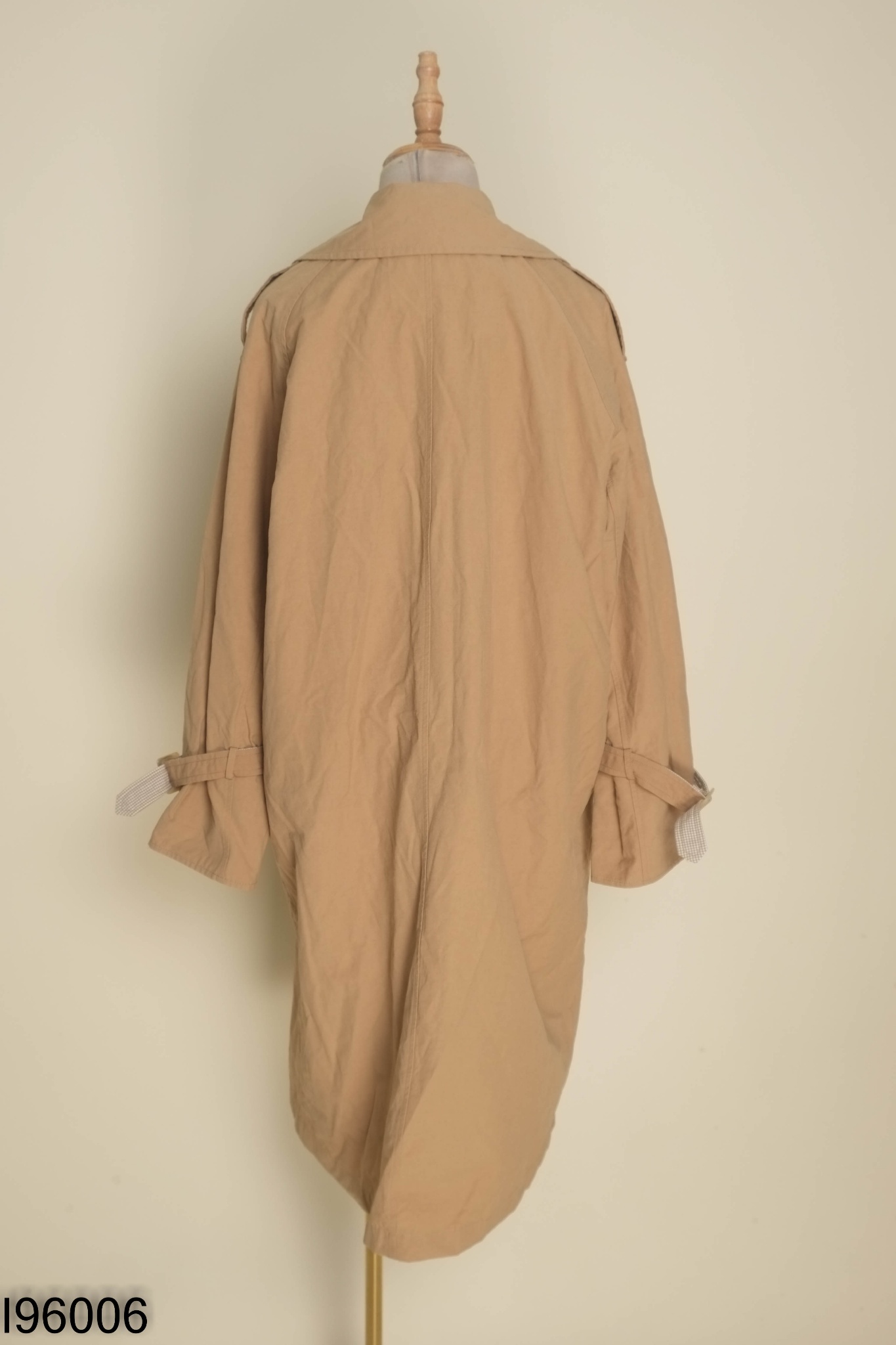 Áo khoác nâu dáng dài cổ vest