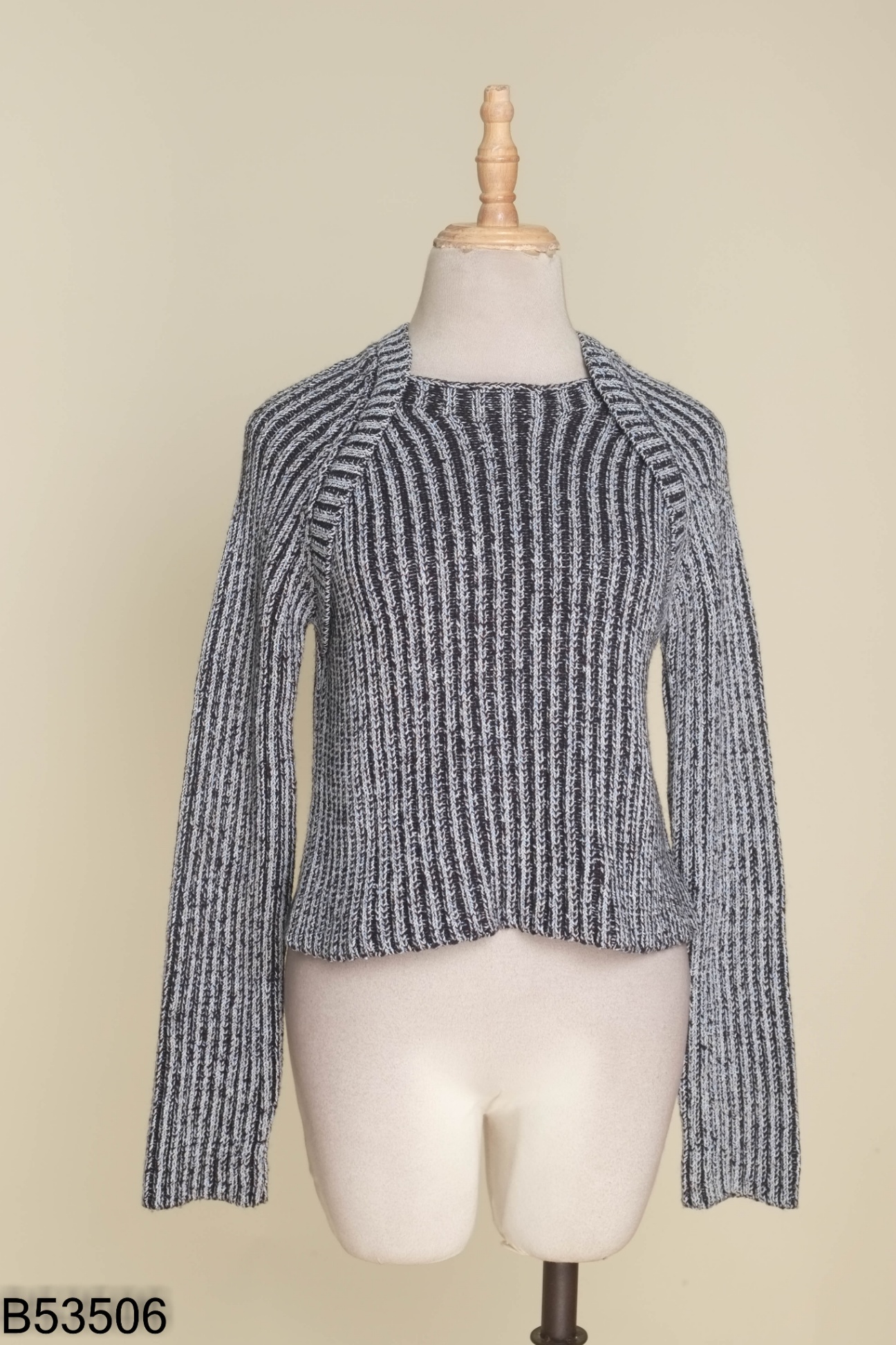 Áo len xám xanh ZARA cổ vuông