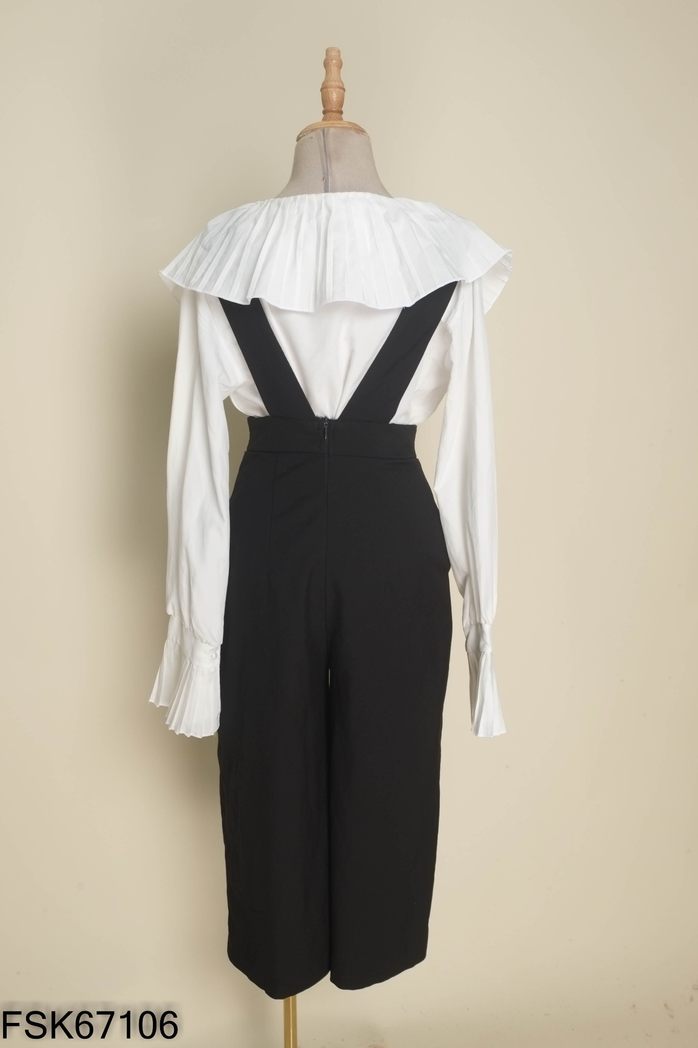 Set áo sơ mi trắng + jumpsuit đen