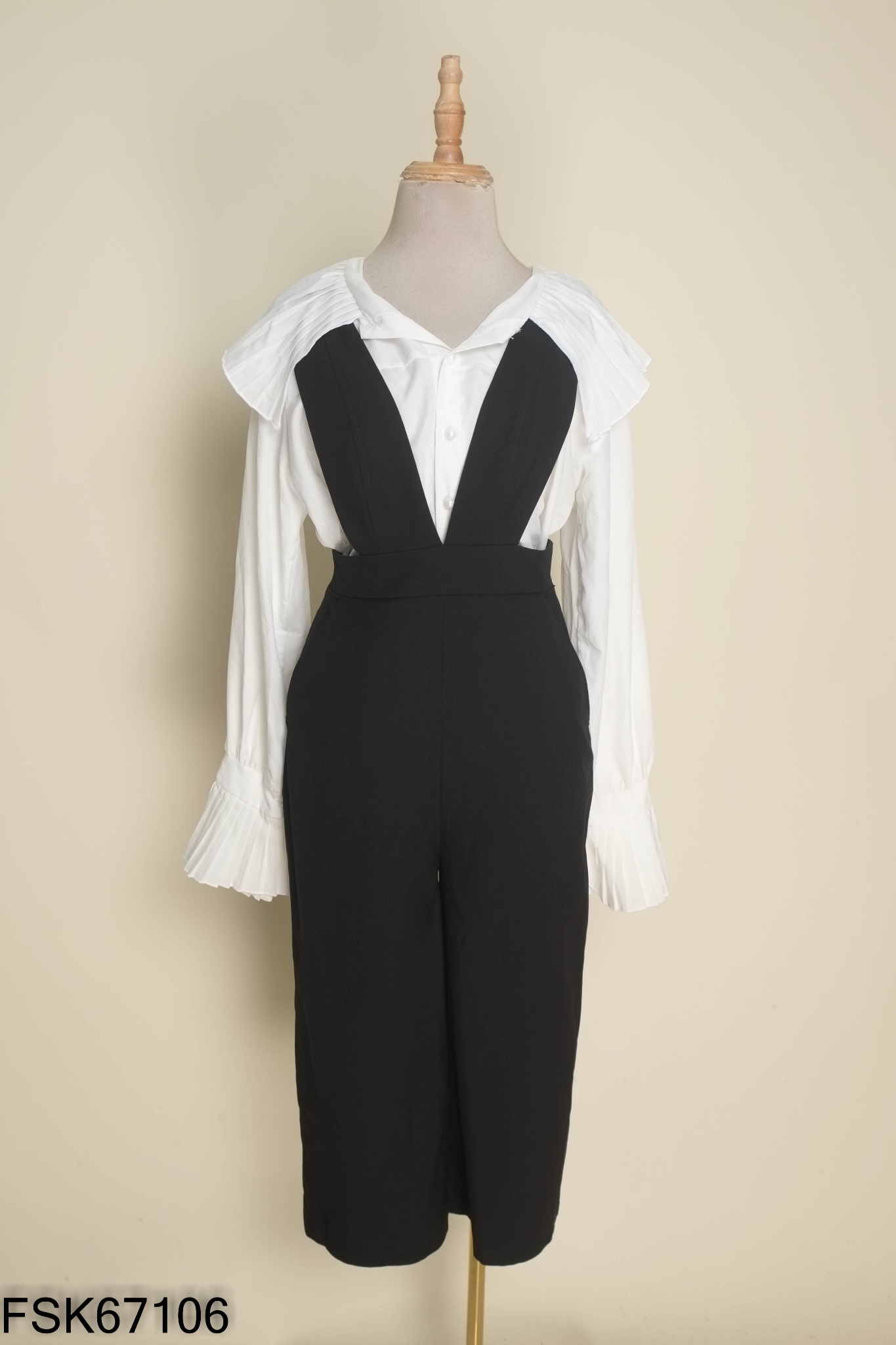 Set áo sơ mi trắng + jumpsuit đen