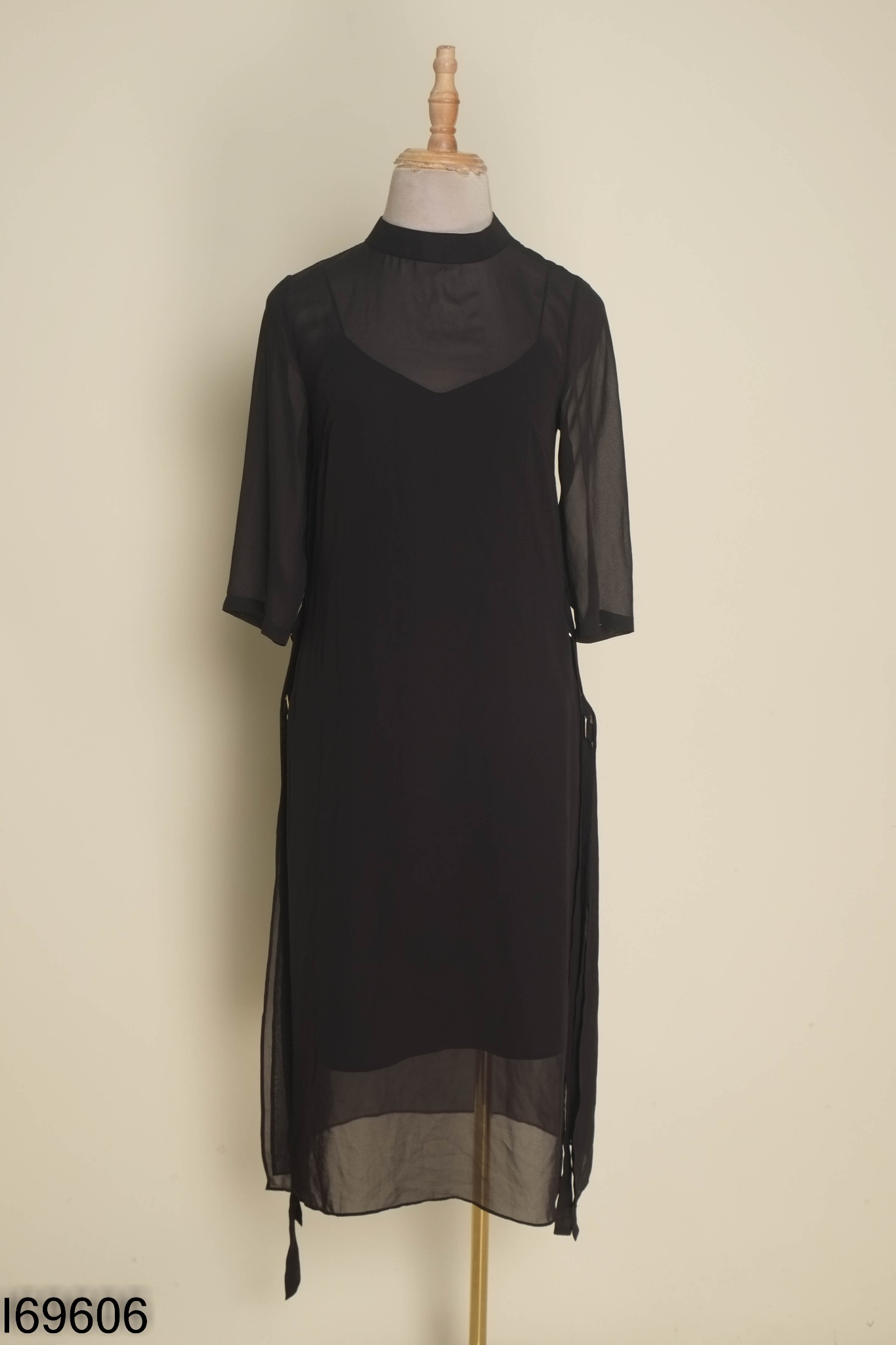 Set ELISE áo choàng + váy hai dây đen