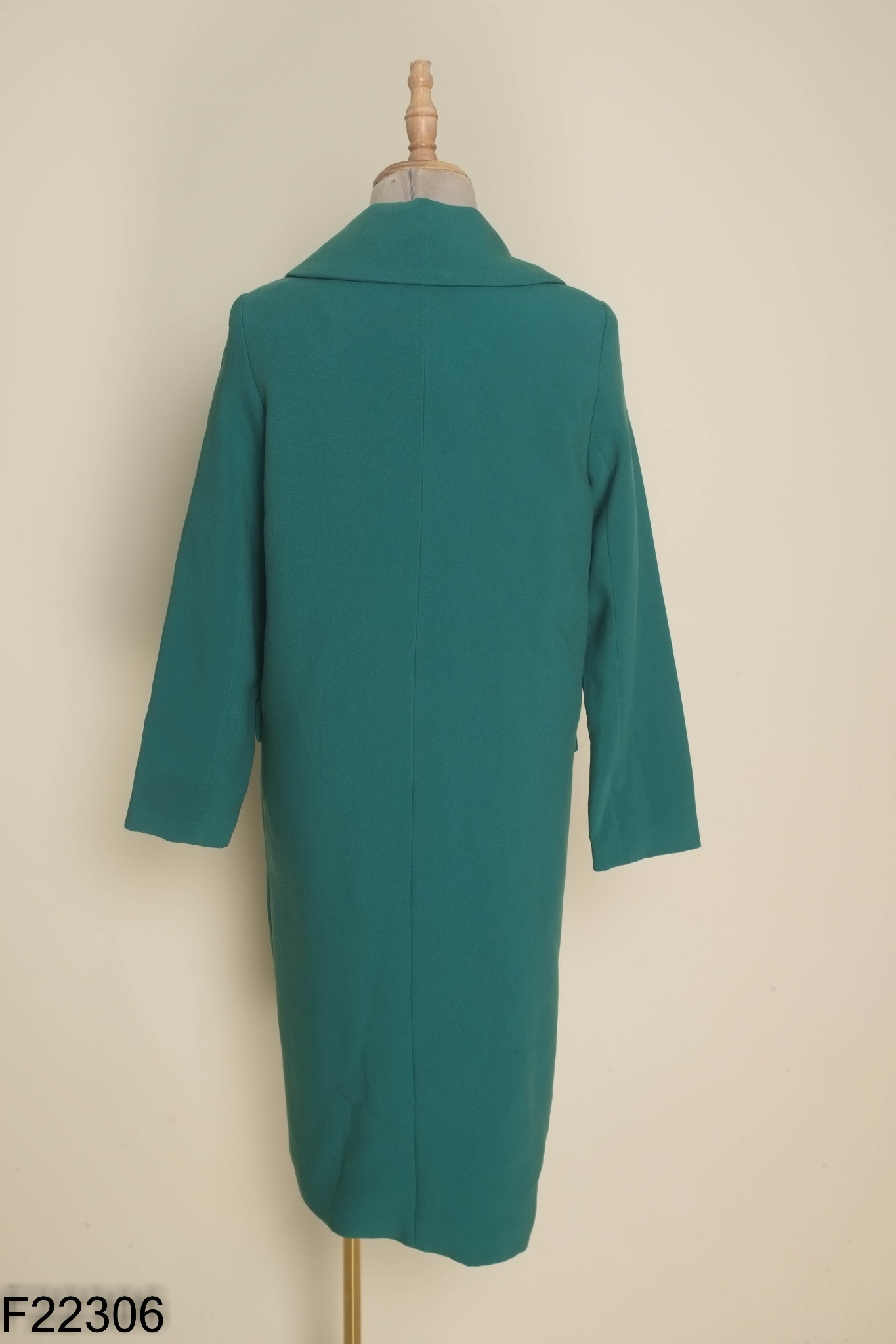 Áo khoác xanh dài cổ vest